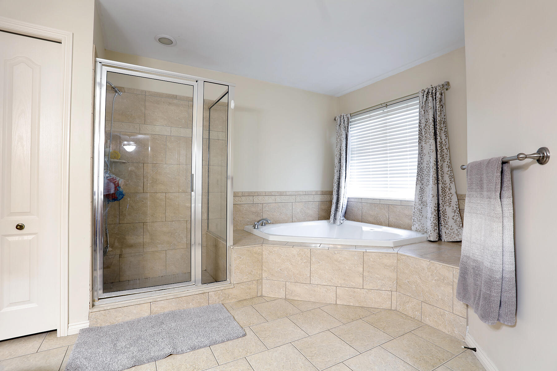 807 War Bonnet Drive Property Photo 15