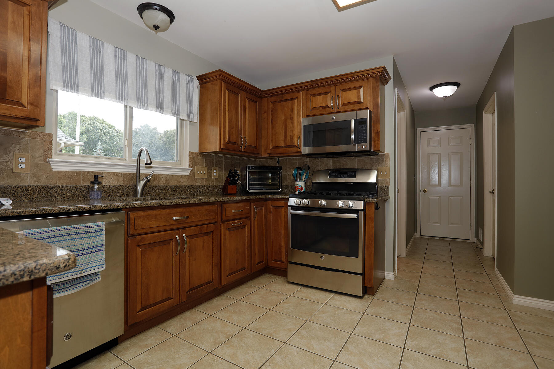 807 War Bonnet Drive Property Photo 18