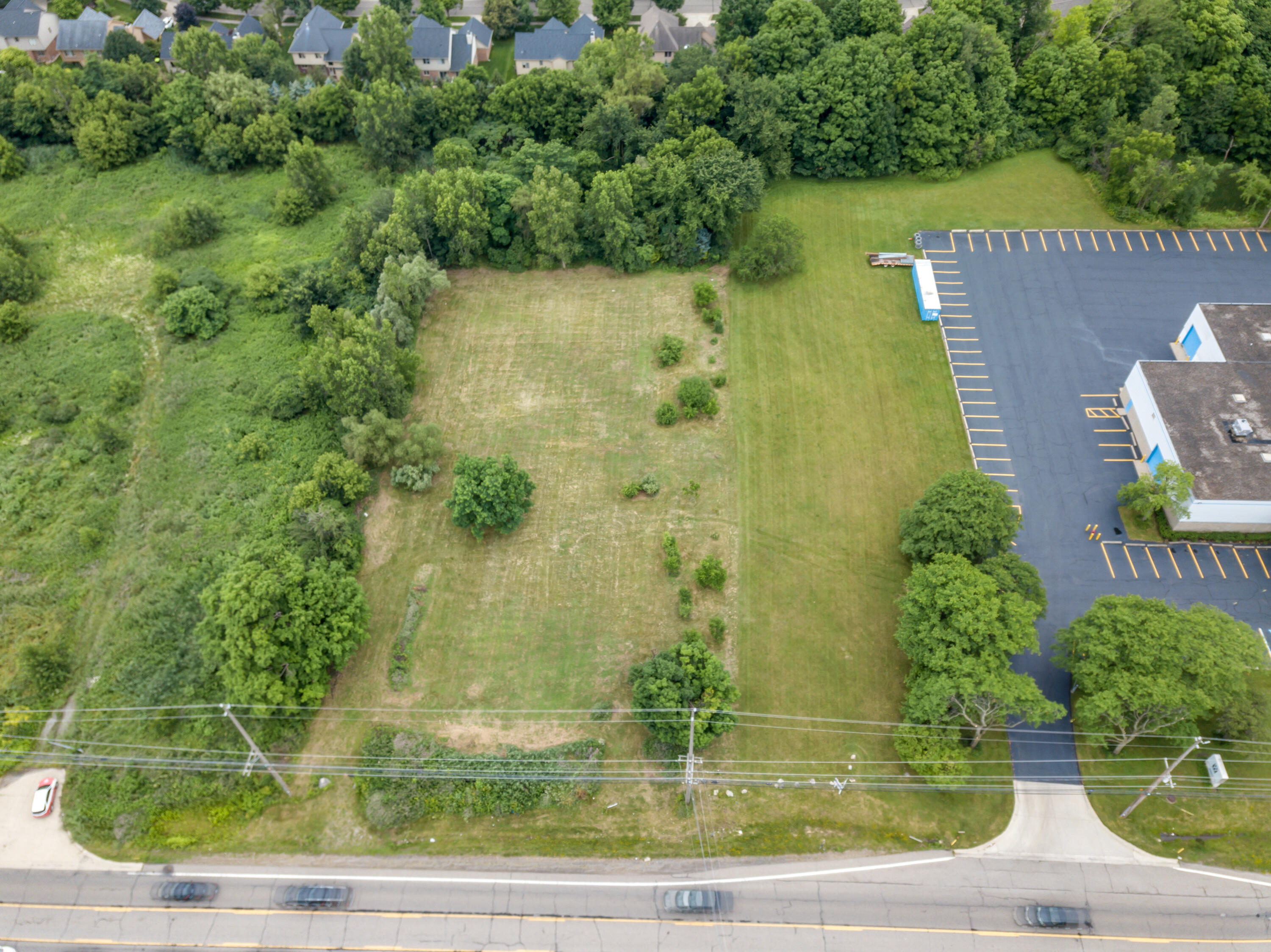 40875 Grand River Avenue Property Photo