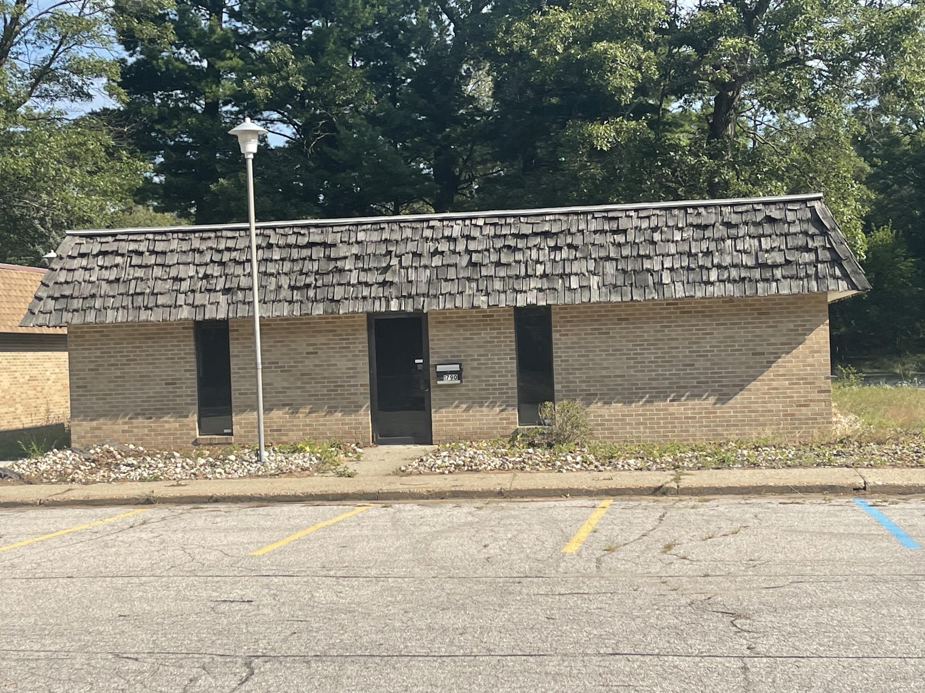 1790 Oak Avenue Property Photo 1