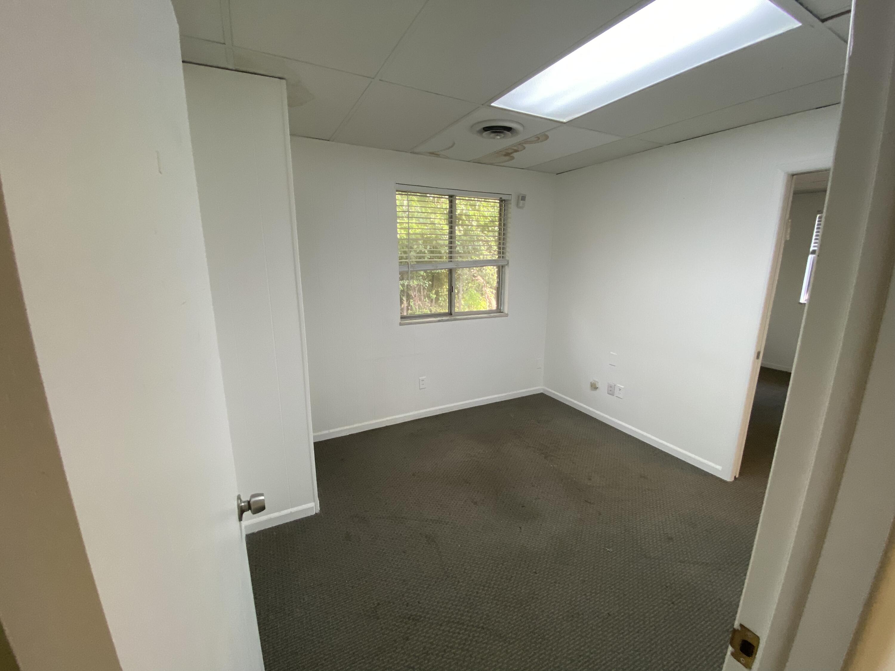 26440 Southfield Road, 6 Property Photo 10