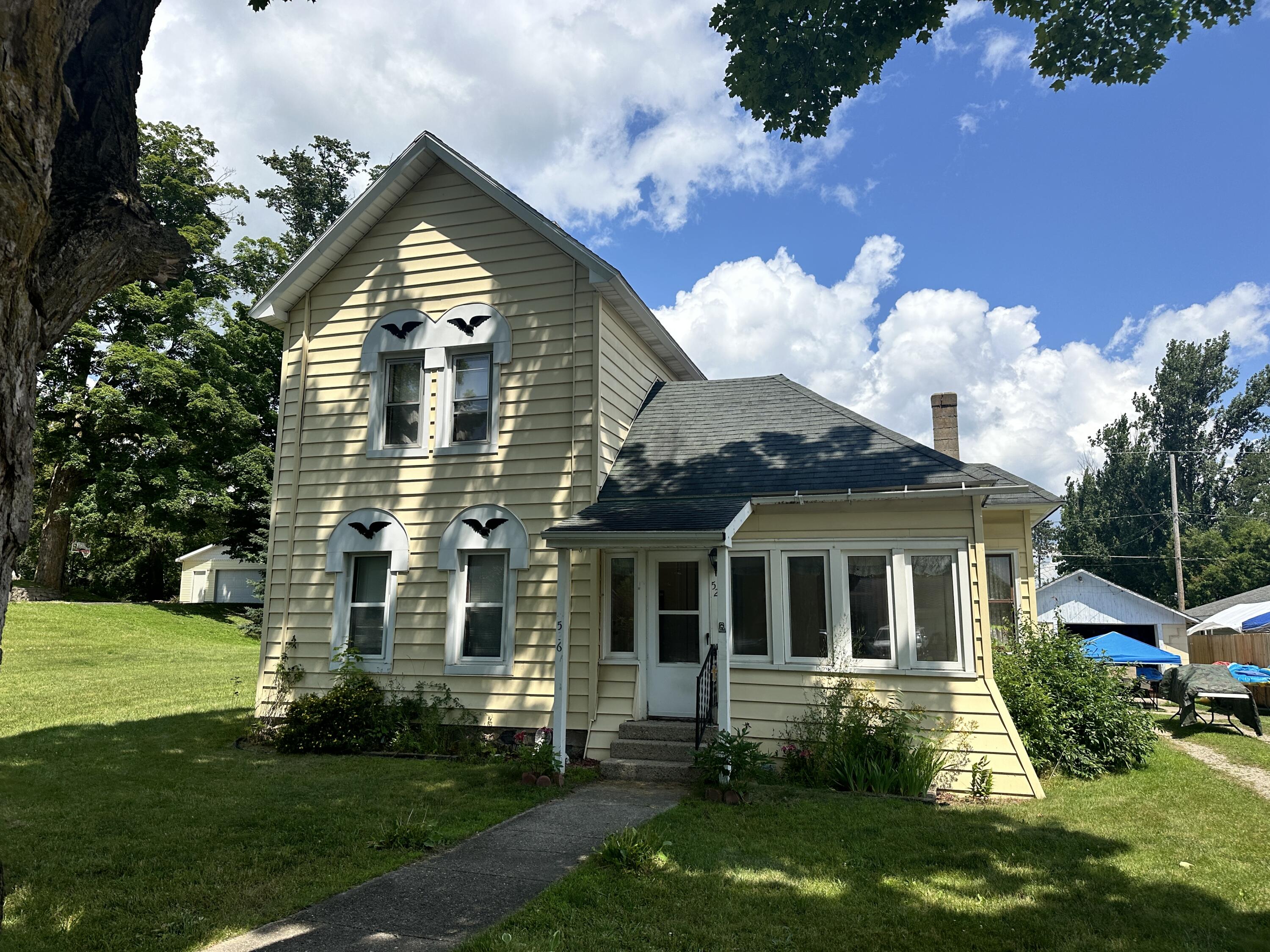 526 W Upton Avenue Property Photo