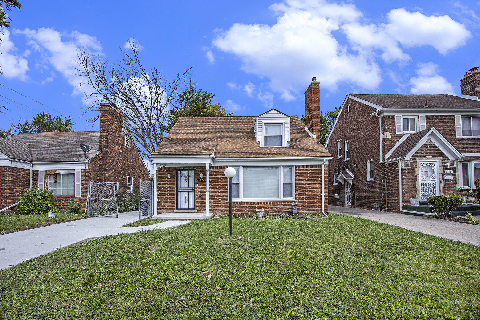 10793 E Outer Drive Property Photo 1