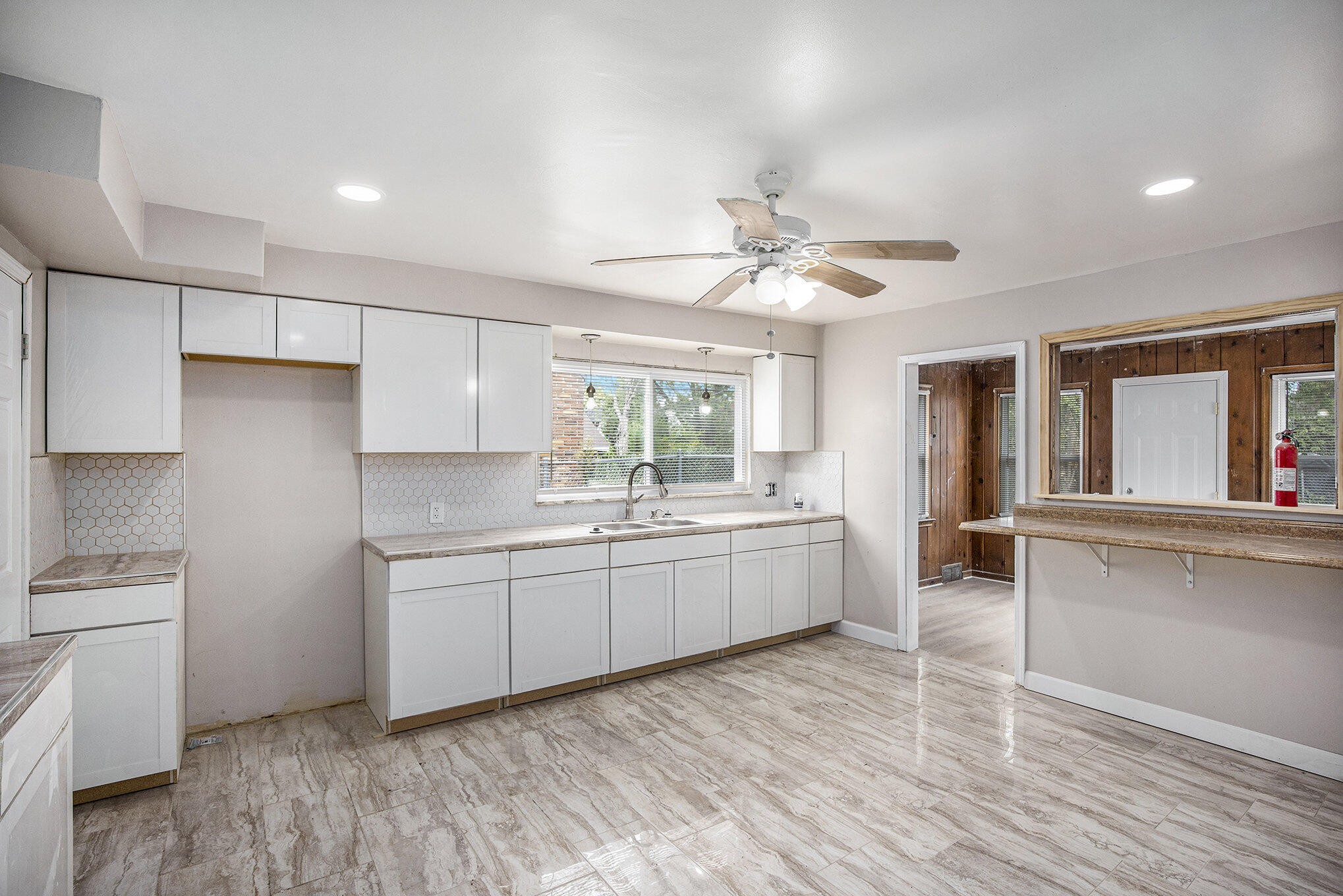 10793 E Outer Drive Property Photo 8