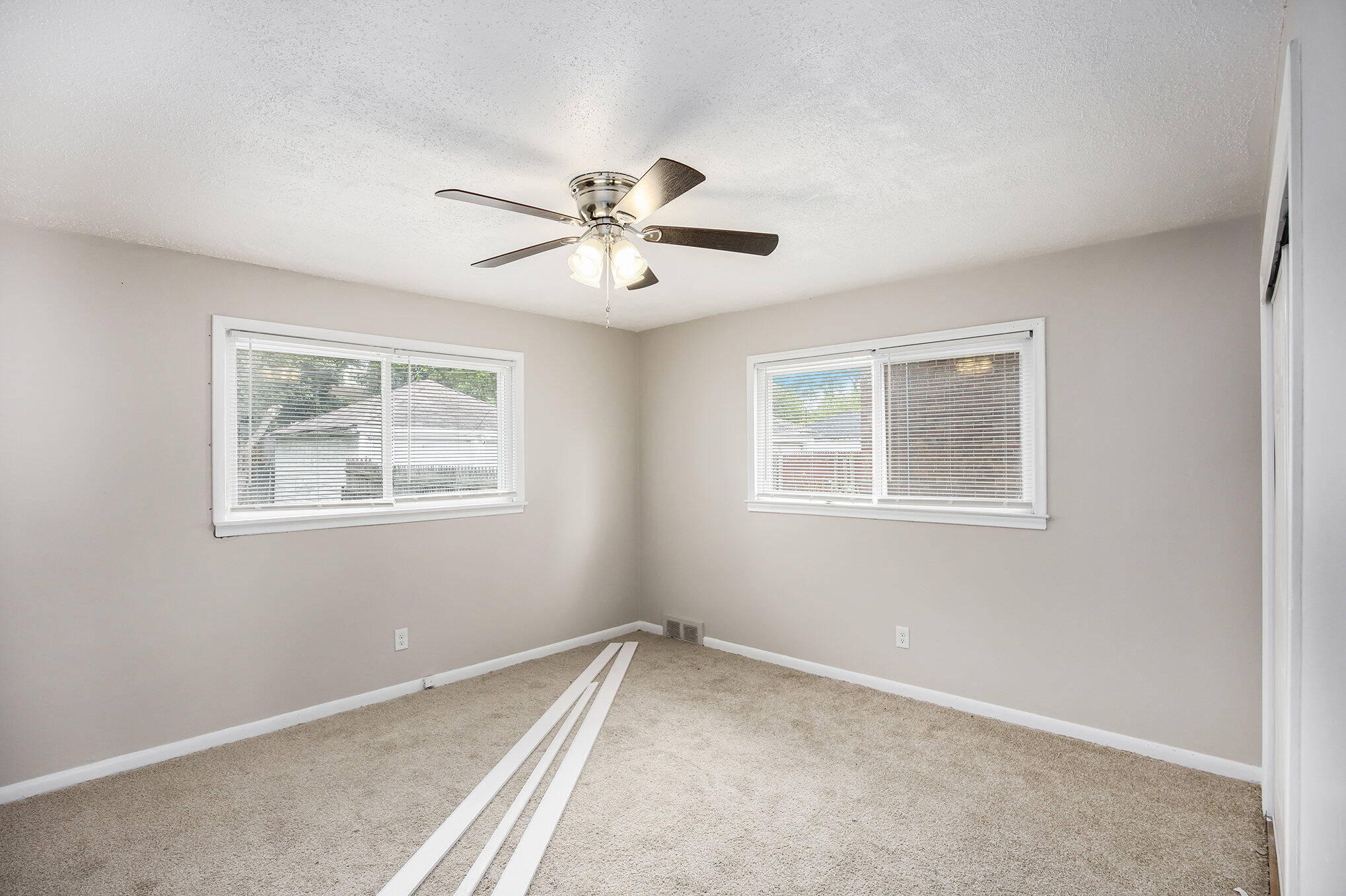 10793 E Outer Drive Property Photo 9