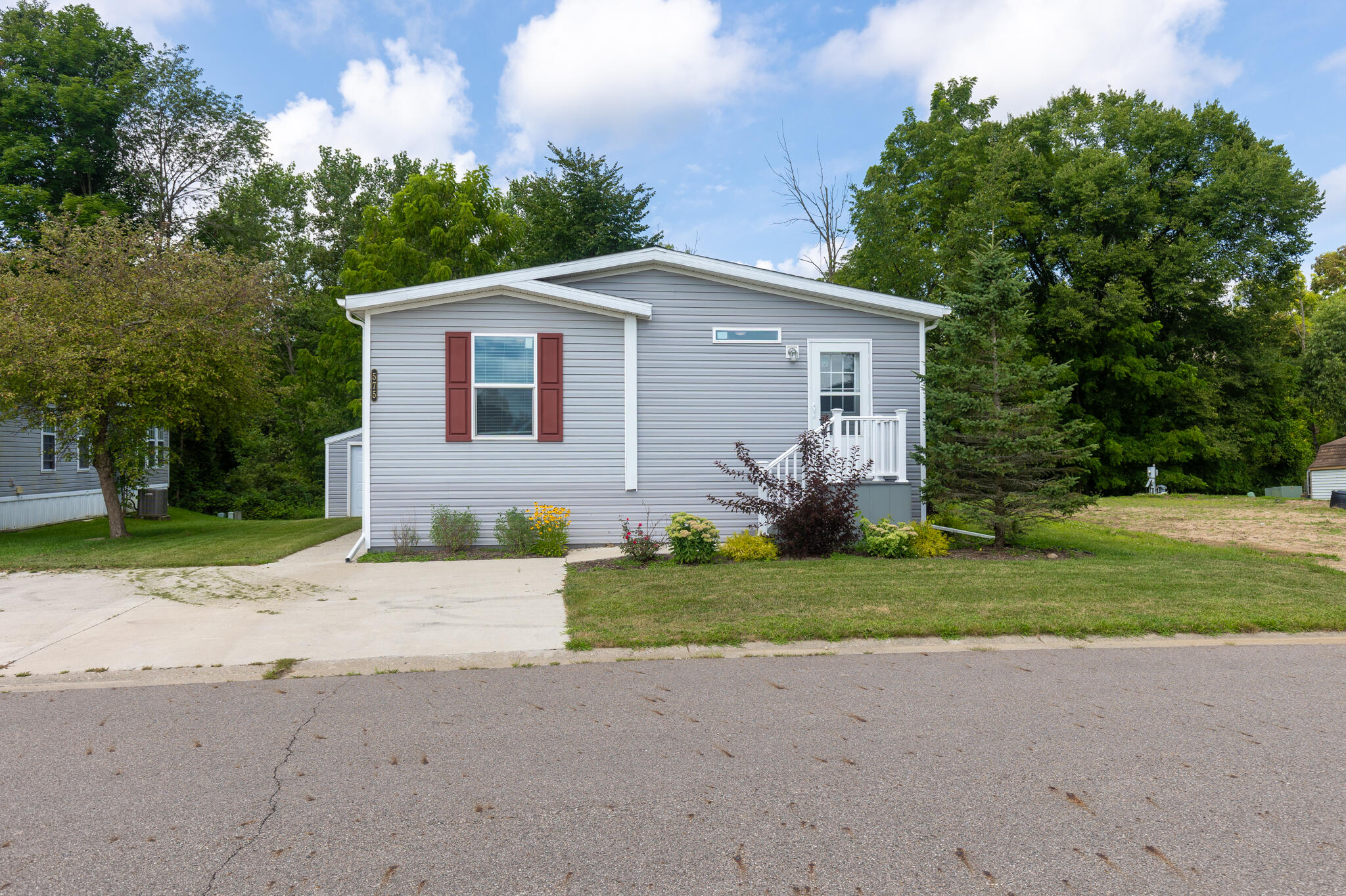 575 Gallery Drive, 48 Property Photo