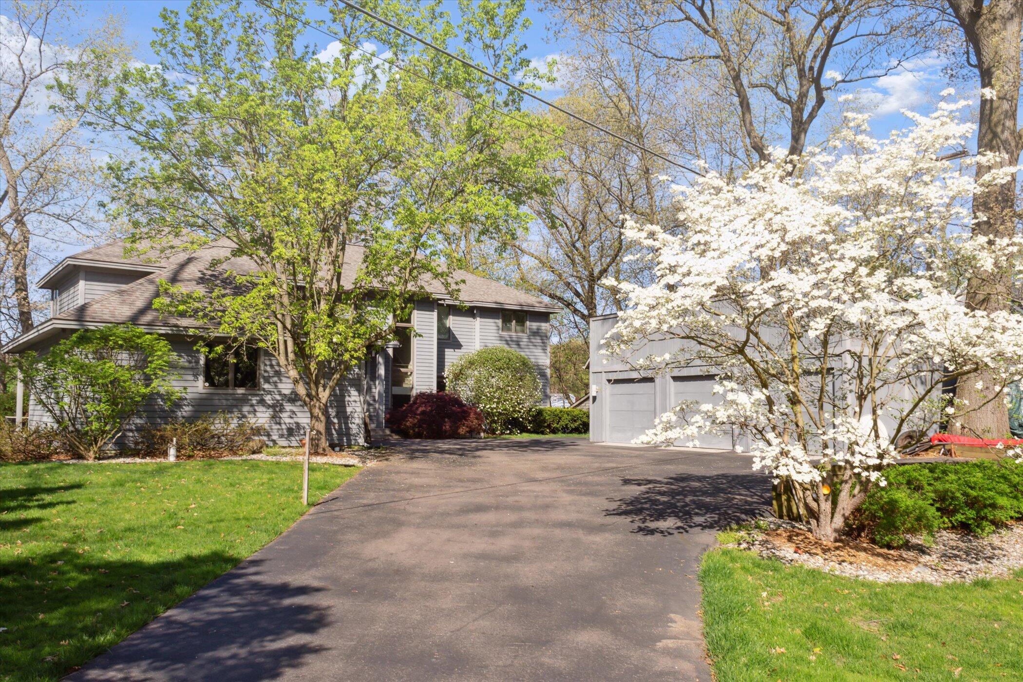 462 E Gull Lake Drive Property Photo