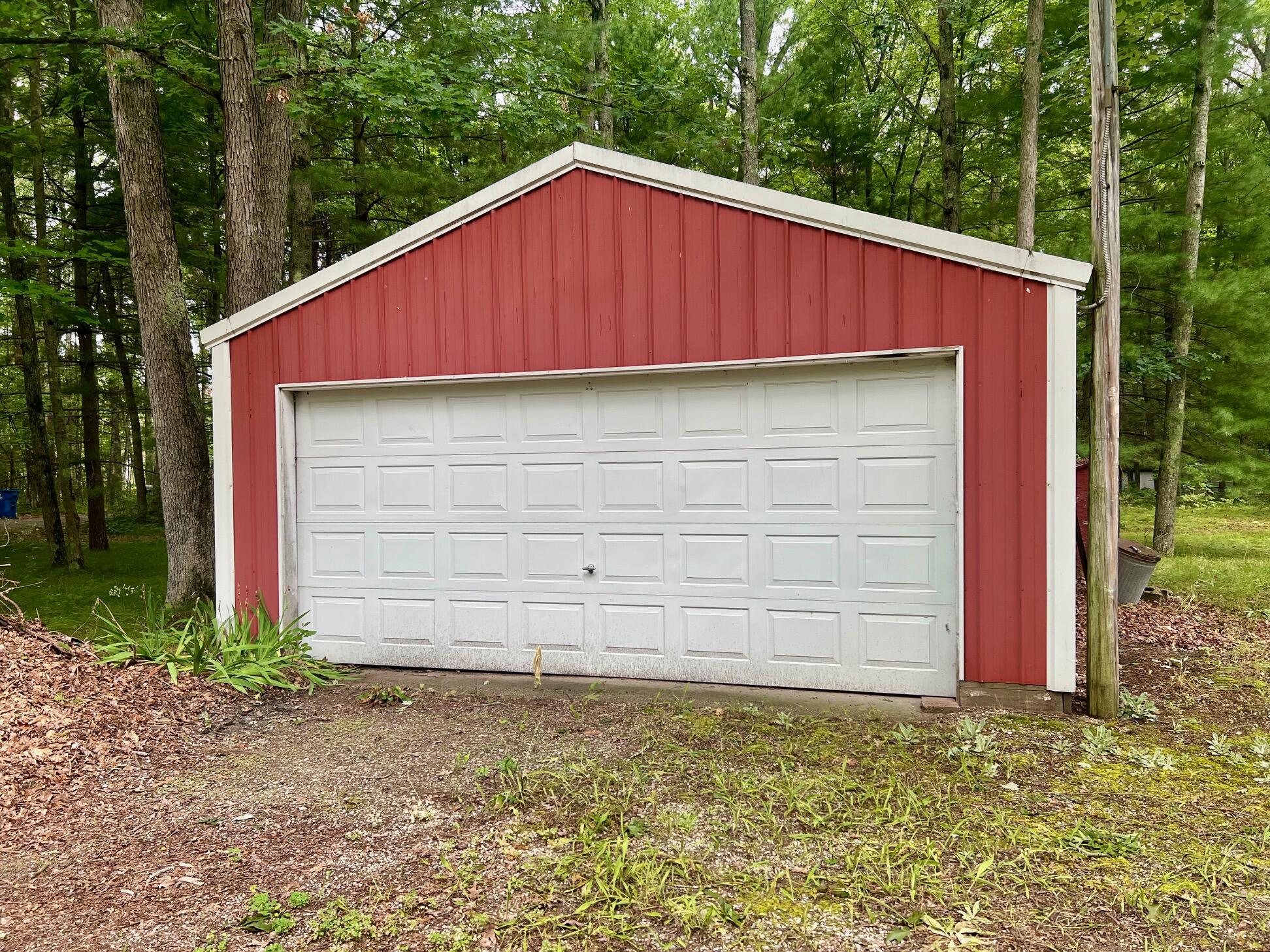 5576 S Whalen Lake Road Property Photo 2