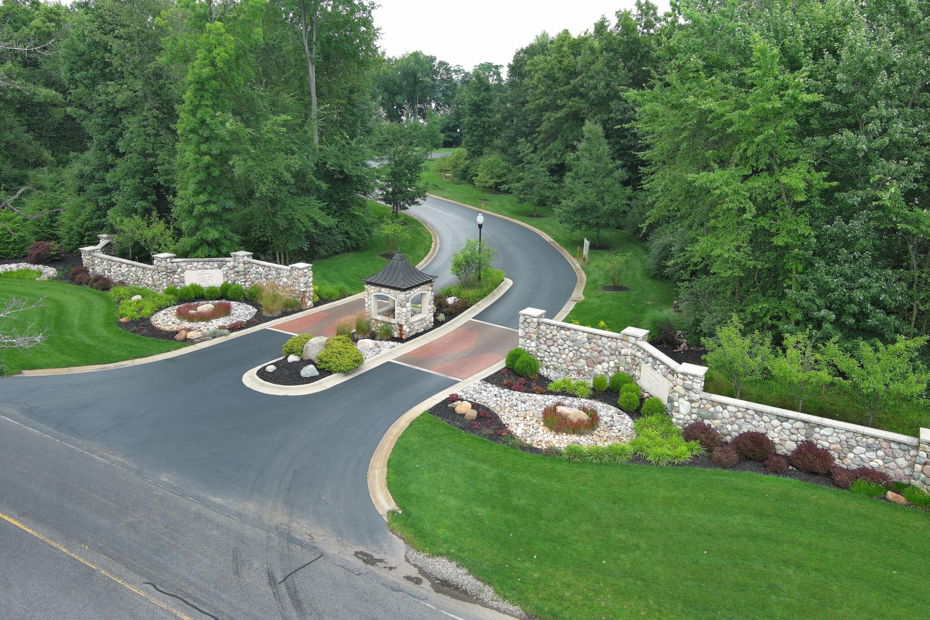 12301 Crowne Pointe Drive Property Photo 3