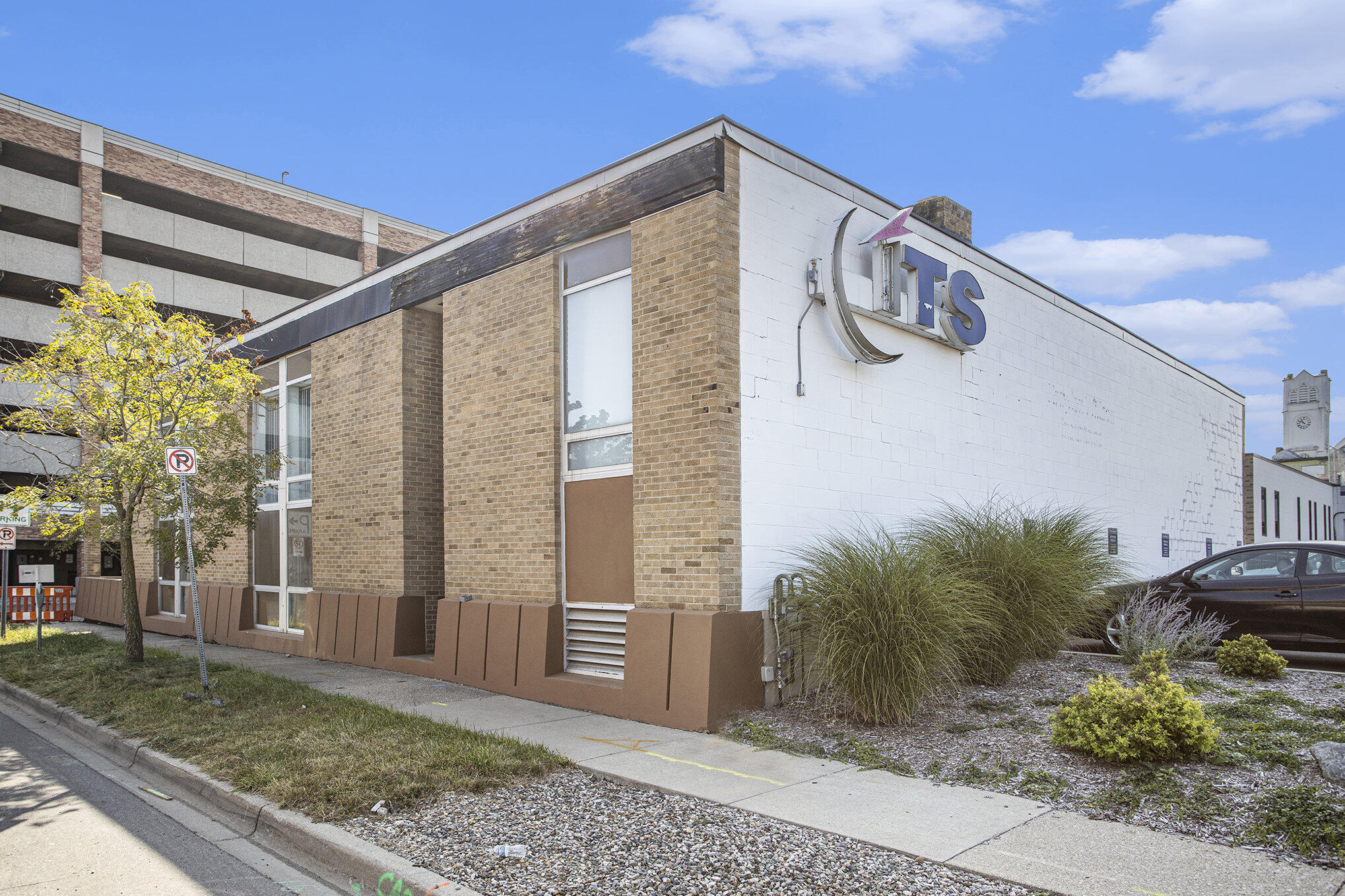 135 N Church Street Street Property Photo 42