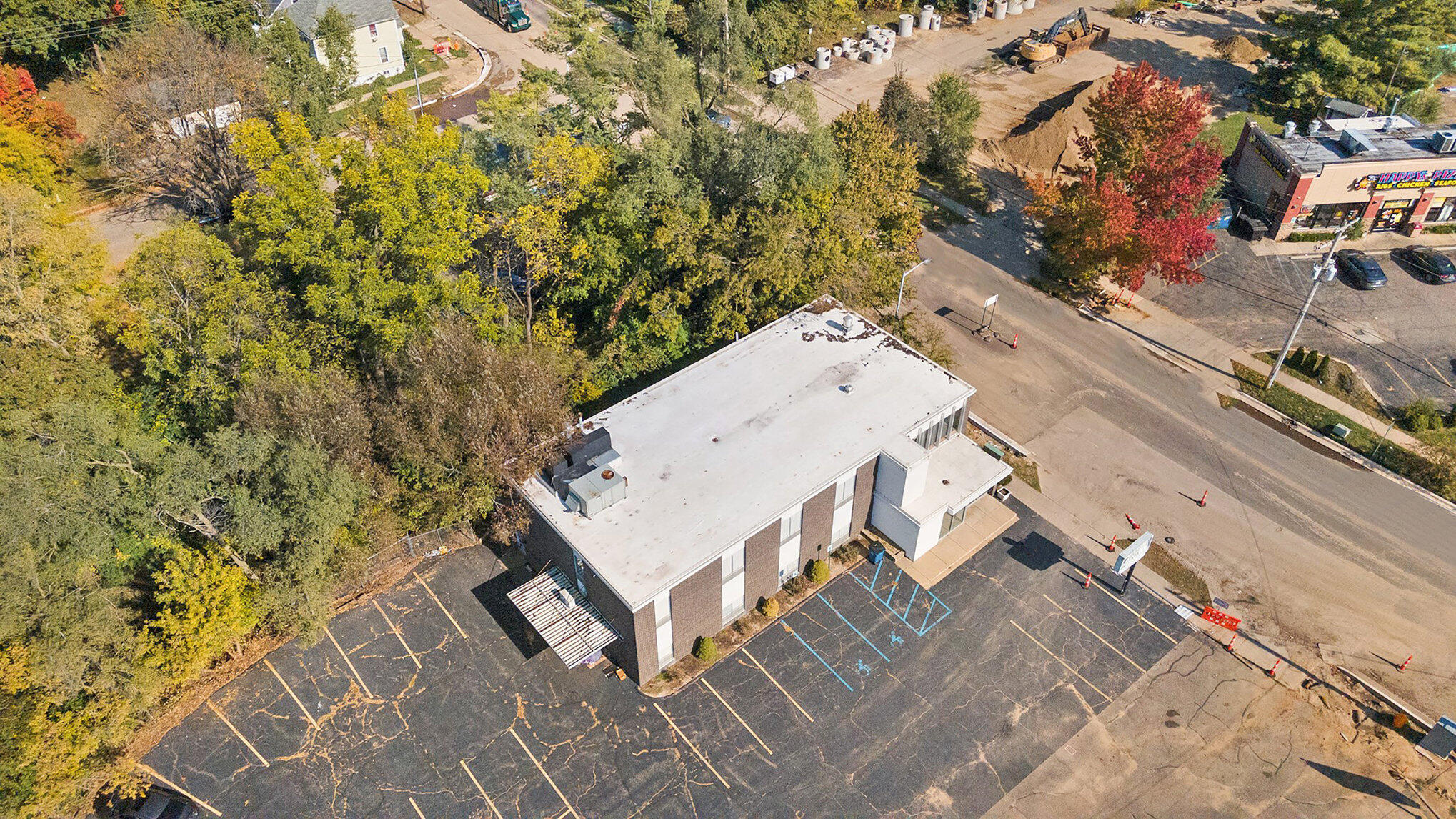 500 W Crosstown Parkway Parkway Property Photo 3