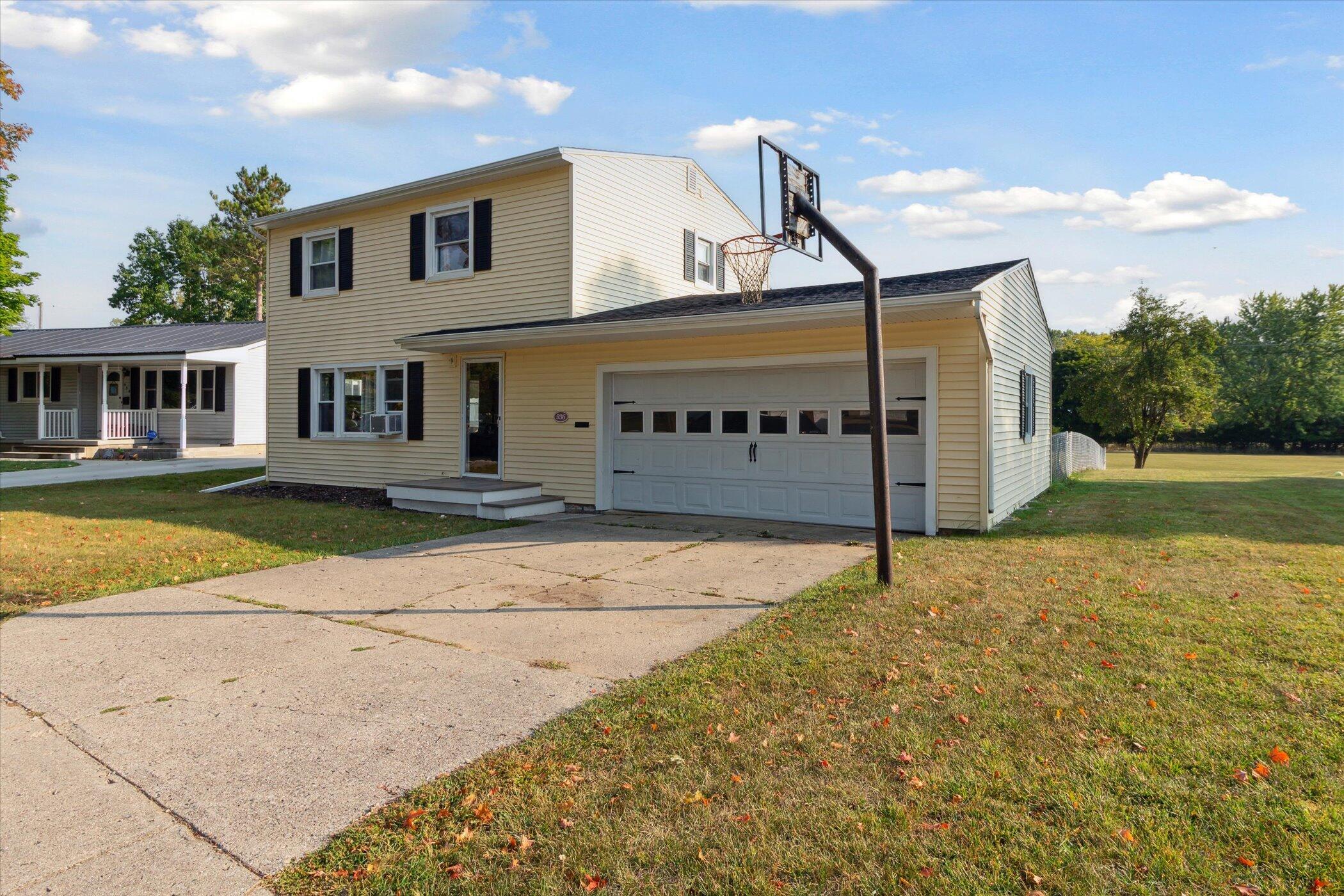 936 Iowa Street Property Photo 4