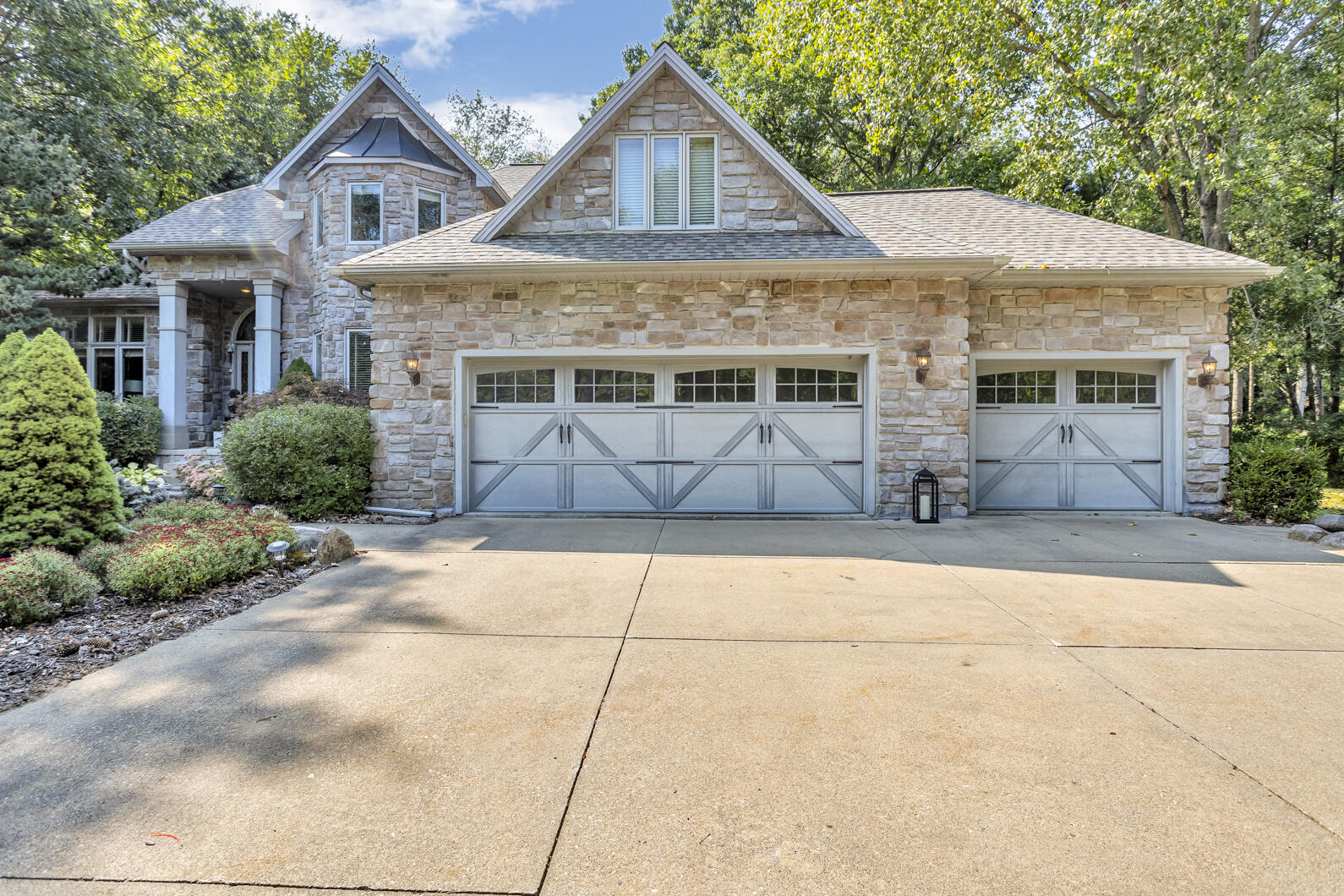 4918 Country Lane Property Photo