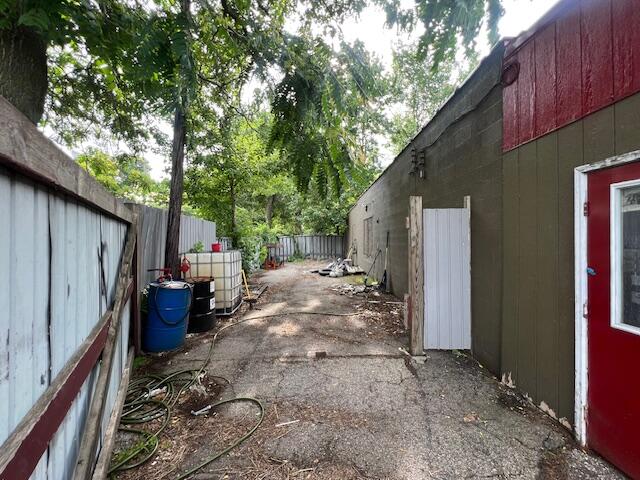 820 S Division Avenue Property Photo 8