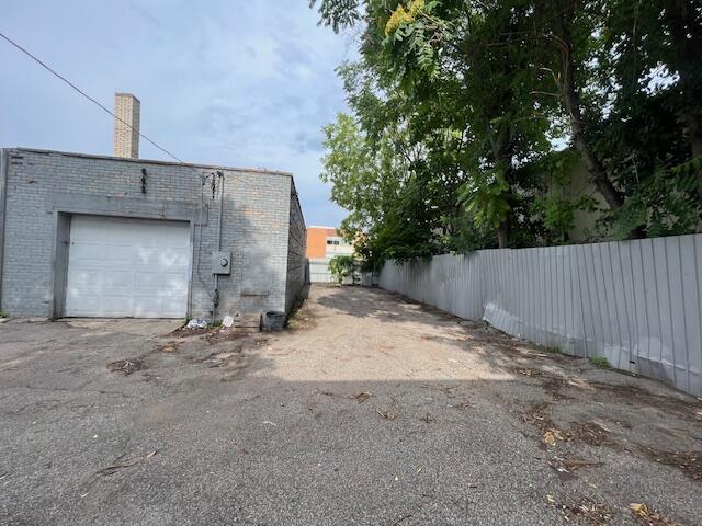 820 S Division Avenue Property Photo 11