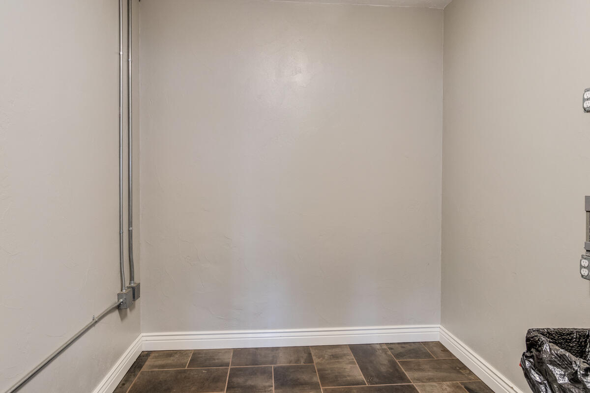 1320 E Columbia Avenue Property Photo 9
