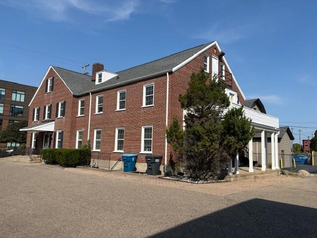 301 W Cedar Street Property Photo