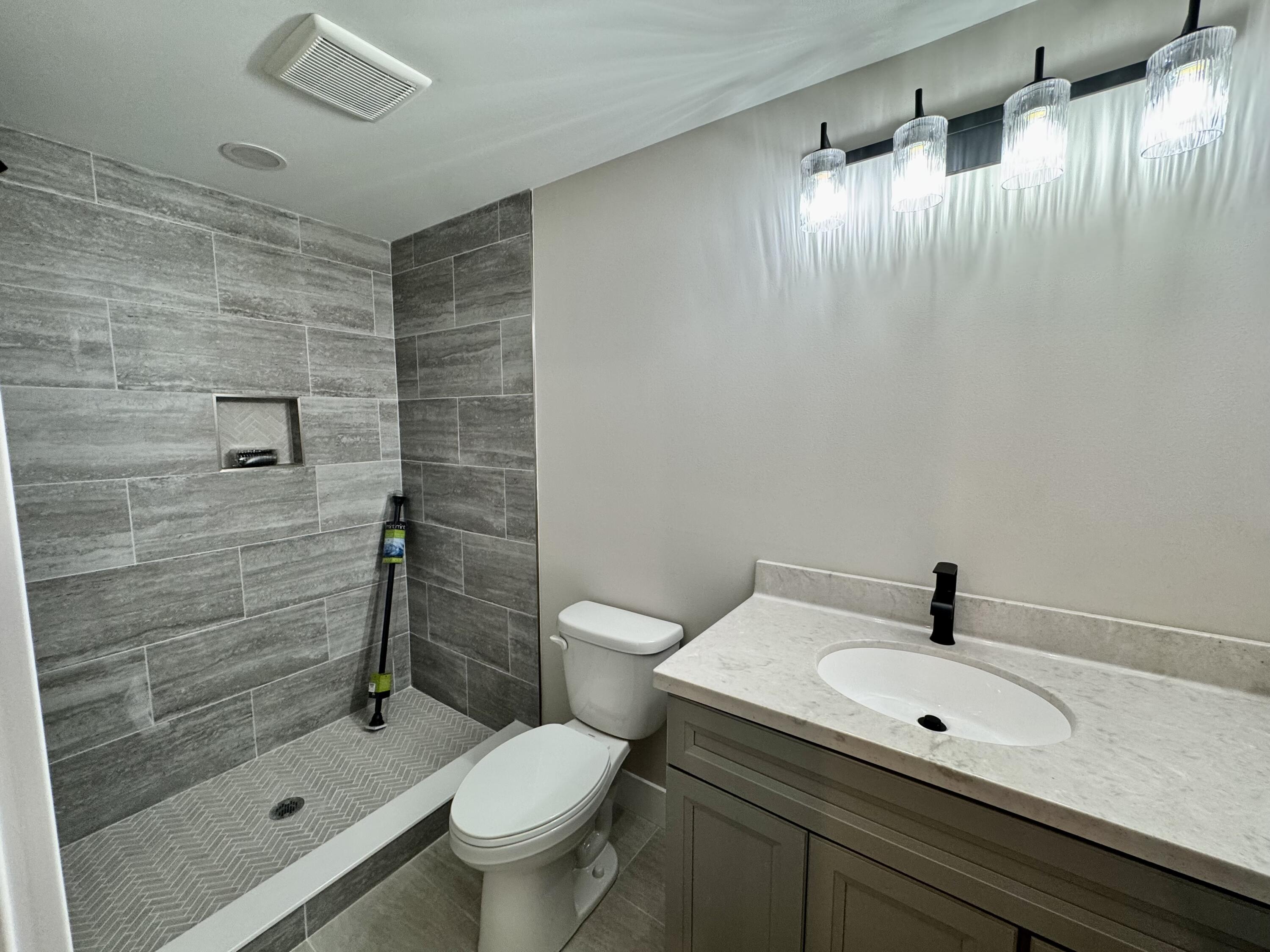 9004 Charter Oak Lane Property Photo 18