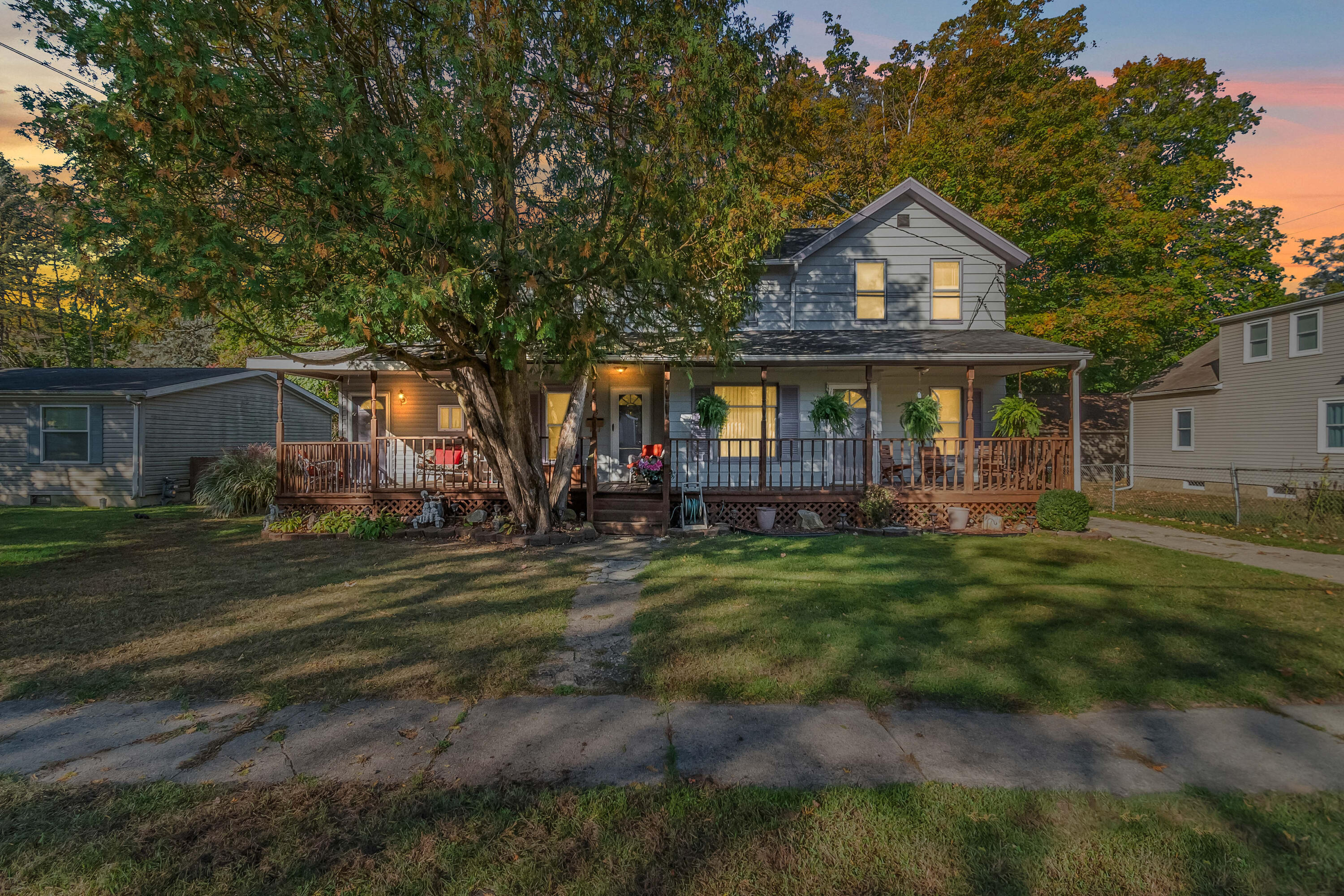 923 Hall Street Property Photo