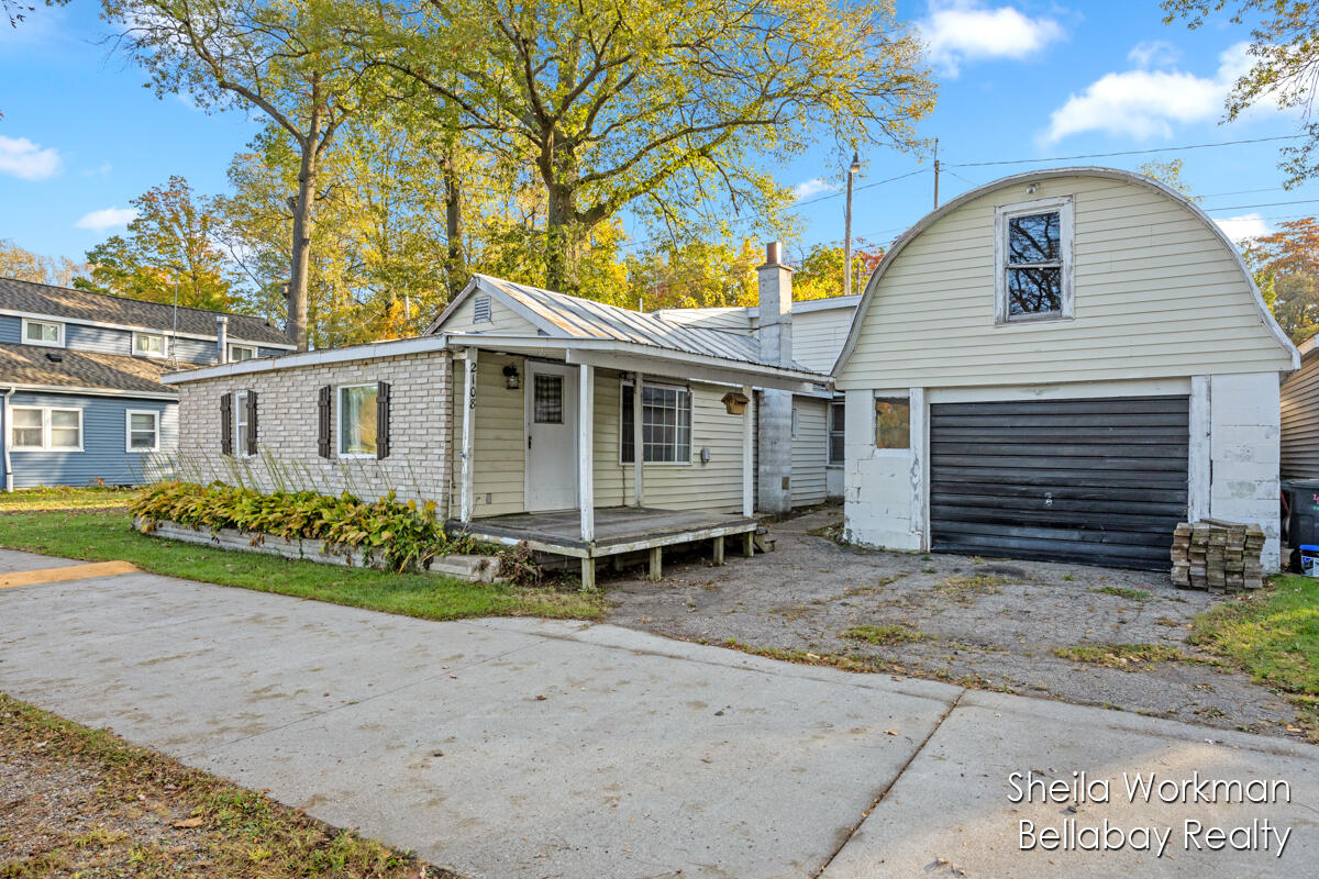 2108 Leach Lake Lane Property Photo 1