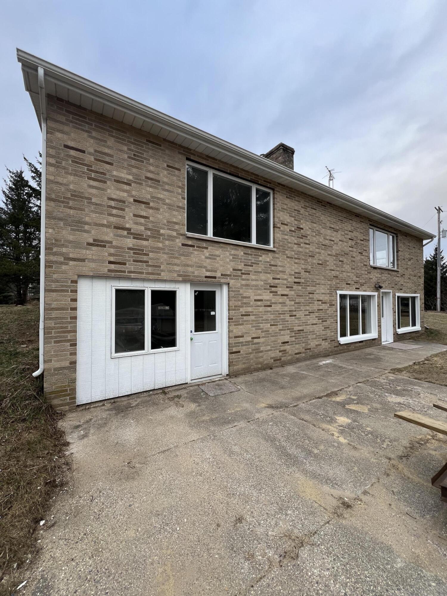 9245 Northland Drive Property Photo 3