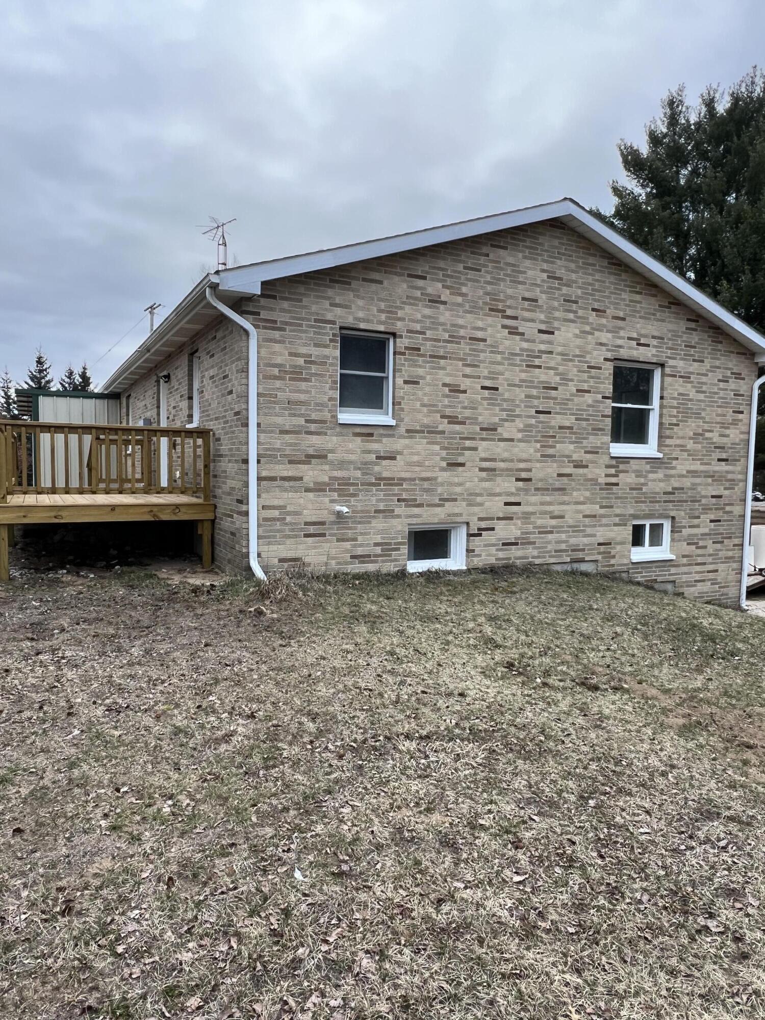 9245 Northland Drive Property Photo 4