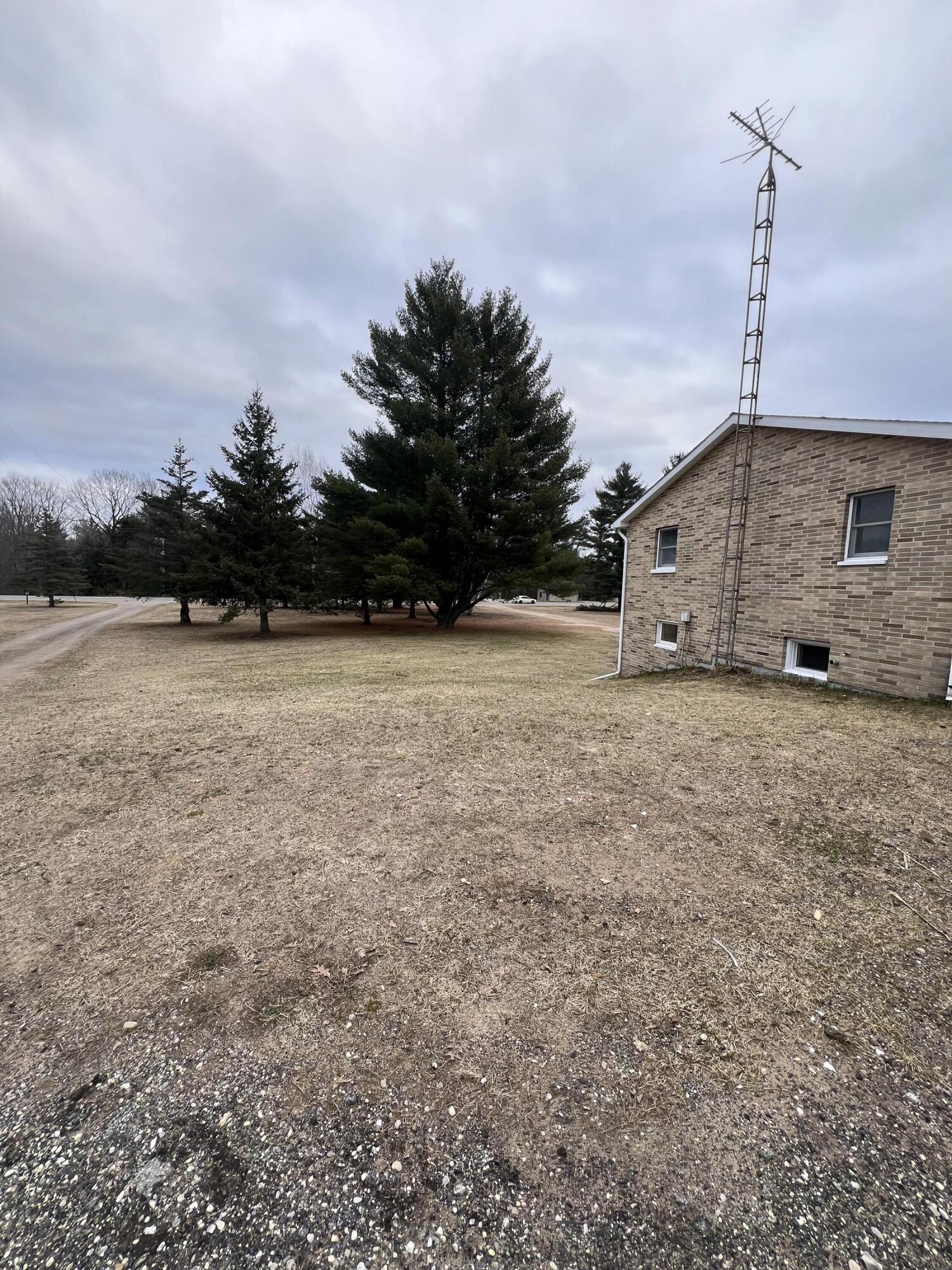 9245 Northland Drive Property Photo 7