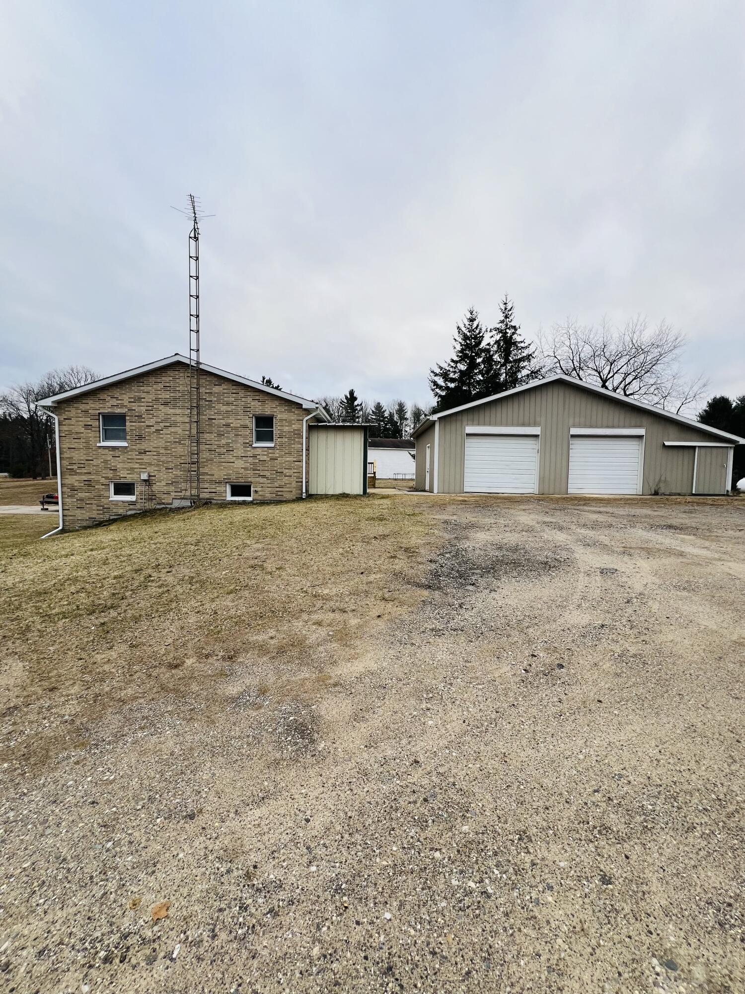 9245 Northland Drive Property Photo 8