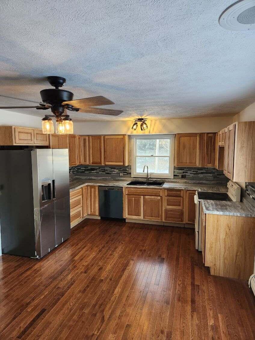 9245 Northland Drive Property Photo 19