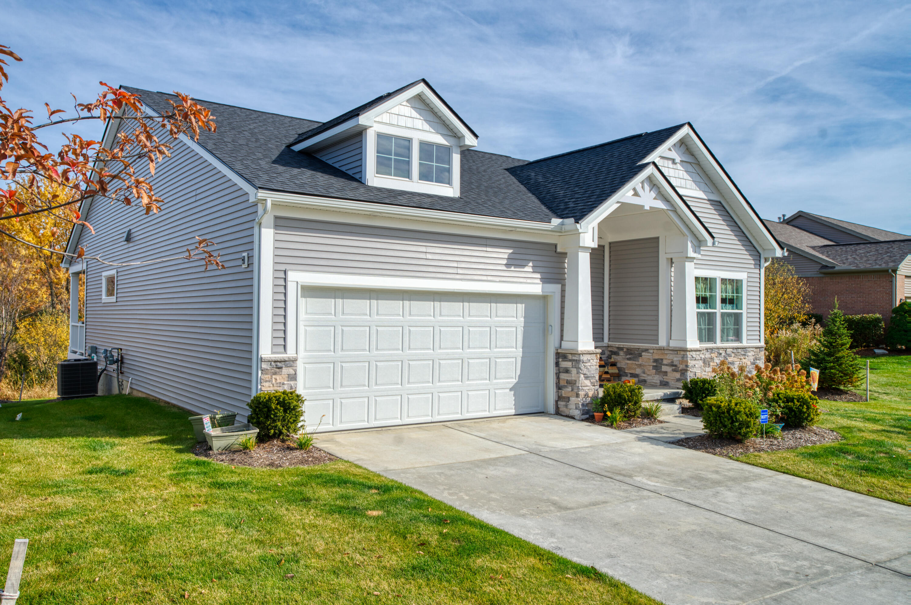 Chelsea Springs Real Estate Listings Main Image