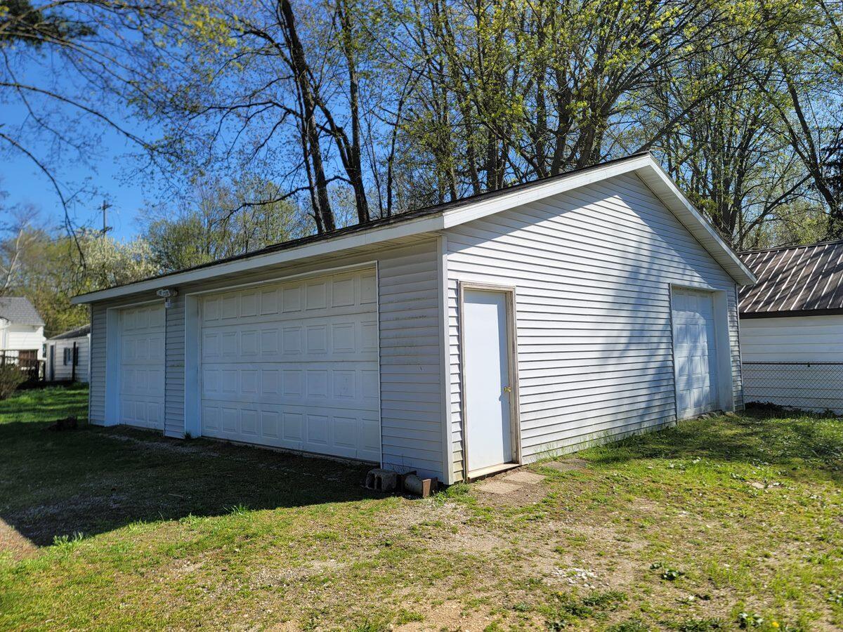 221 W Thomas Street Property Photo 2