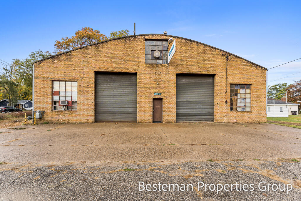 1099 Gordon Street Property Photo 1
