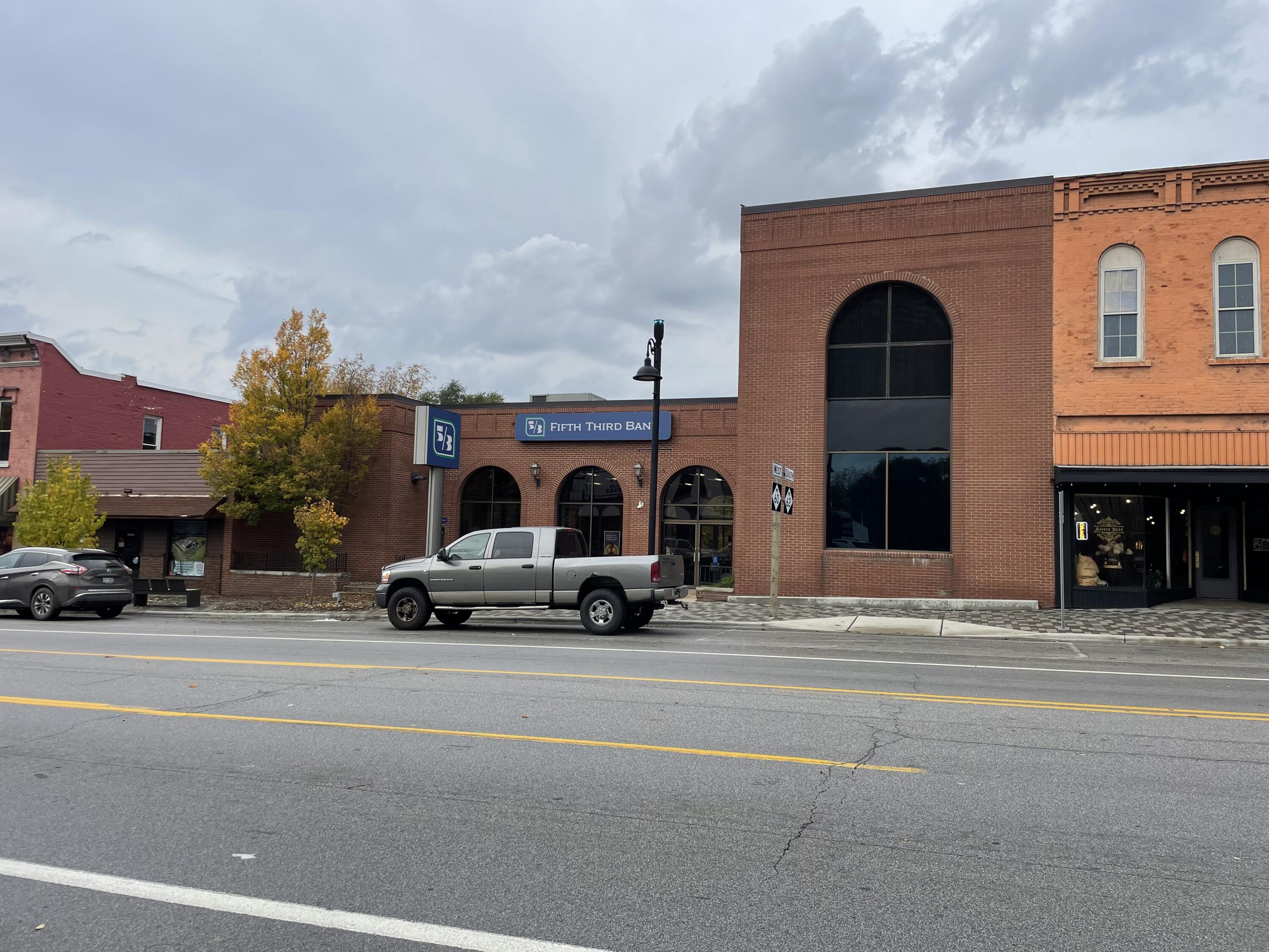 116 S Broadway Street Property Photo 1
