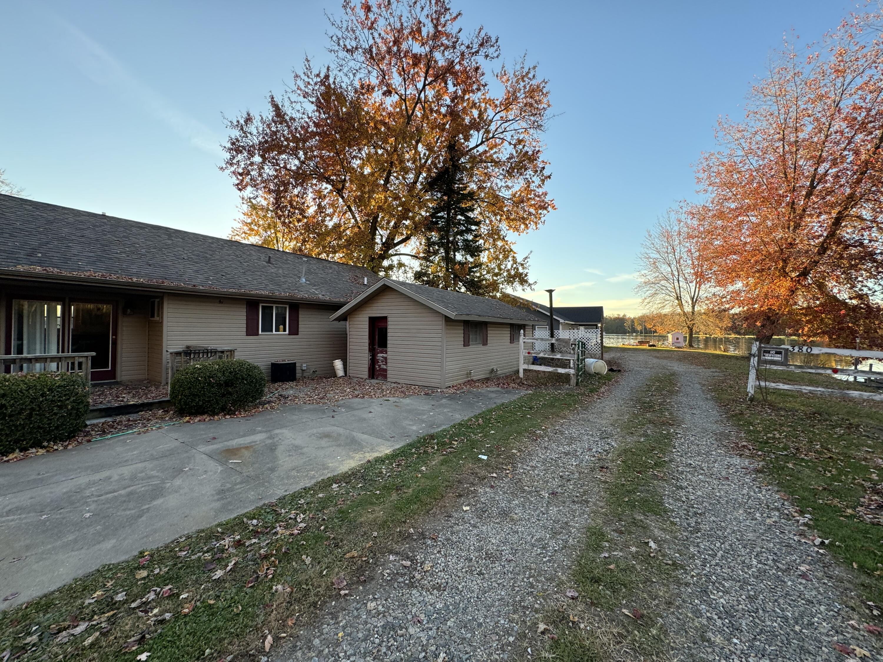 382 W Russell Drive Property Photo 2