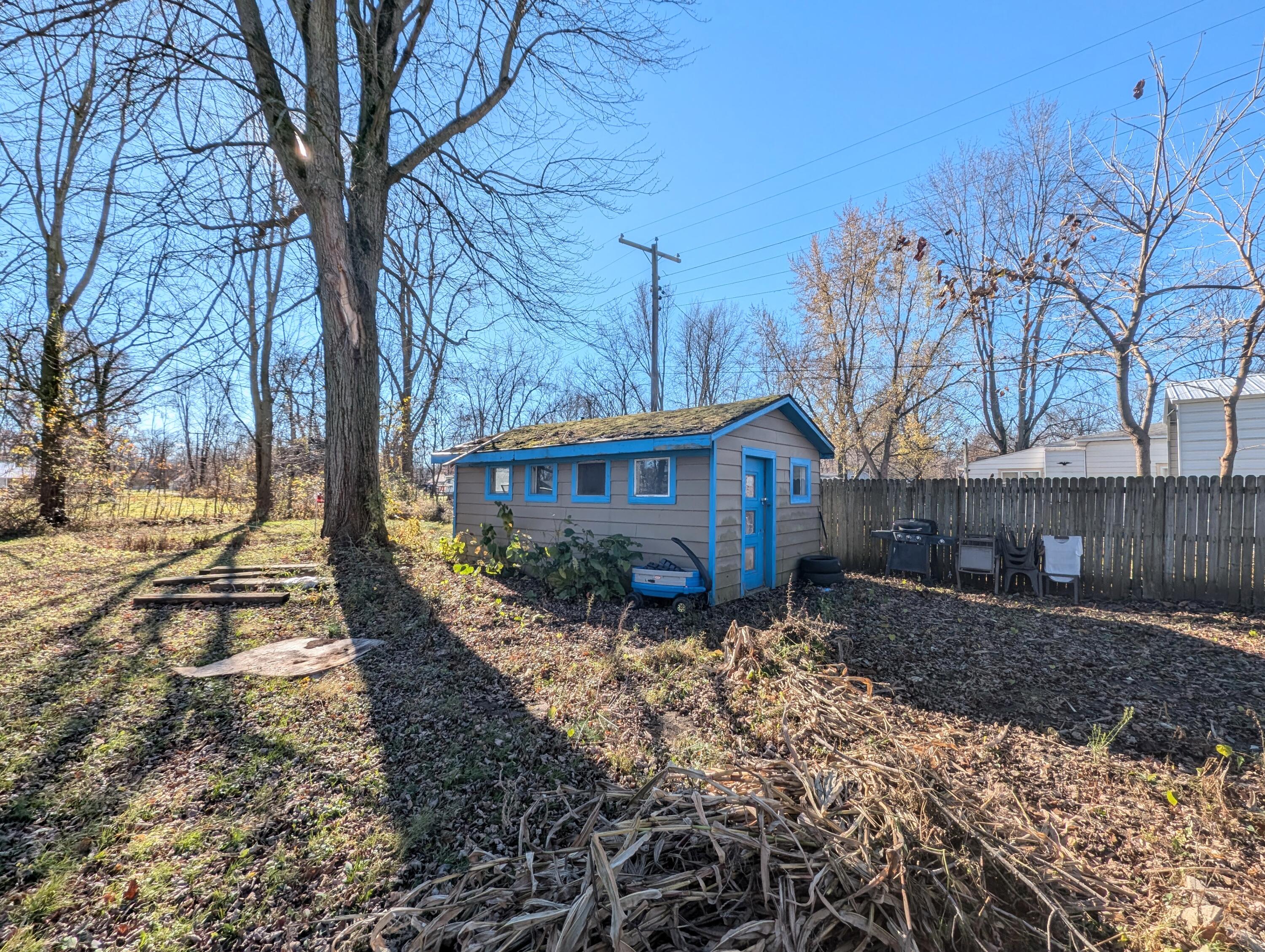 215 W High Street Property Photo 6