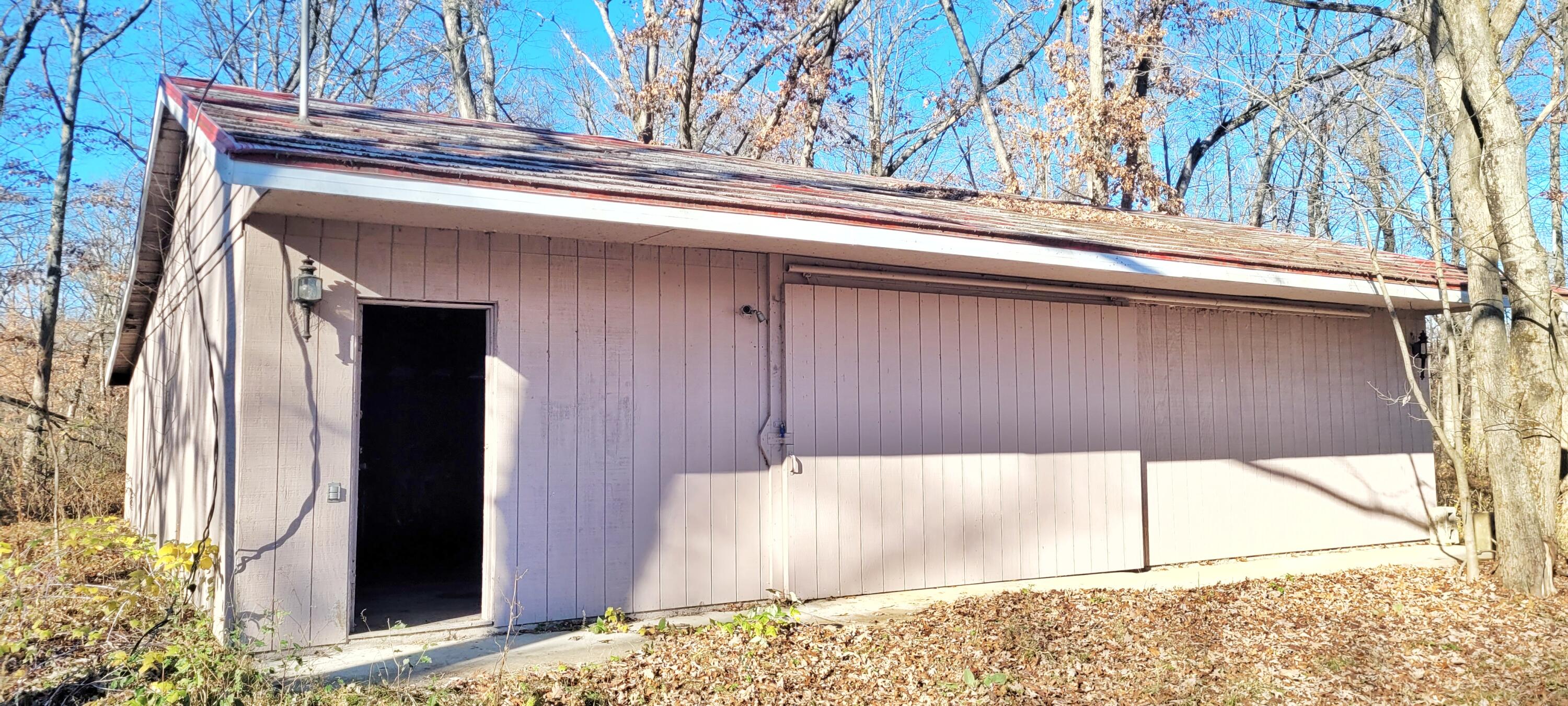 664 S Silver Drive Property Photo 2