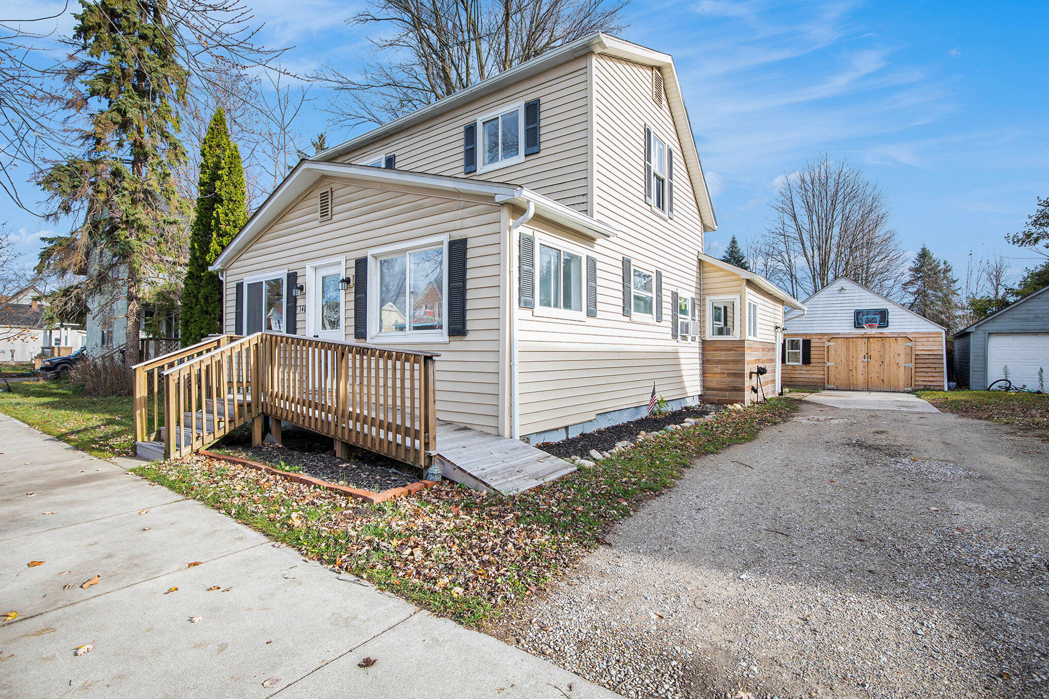 140 N Howard Avenue Property Photo
