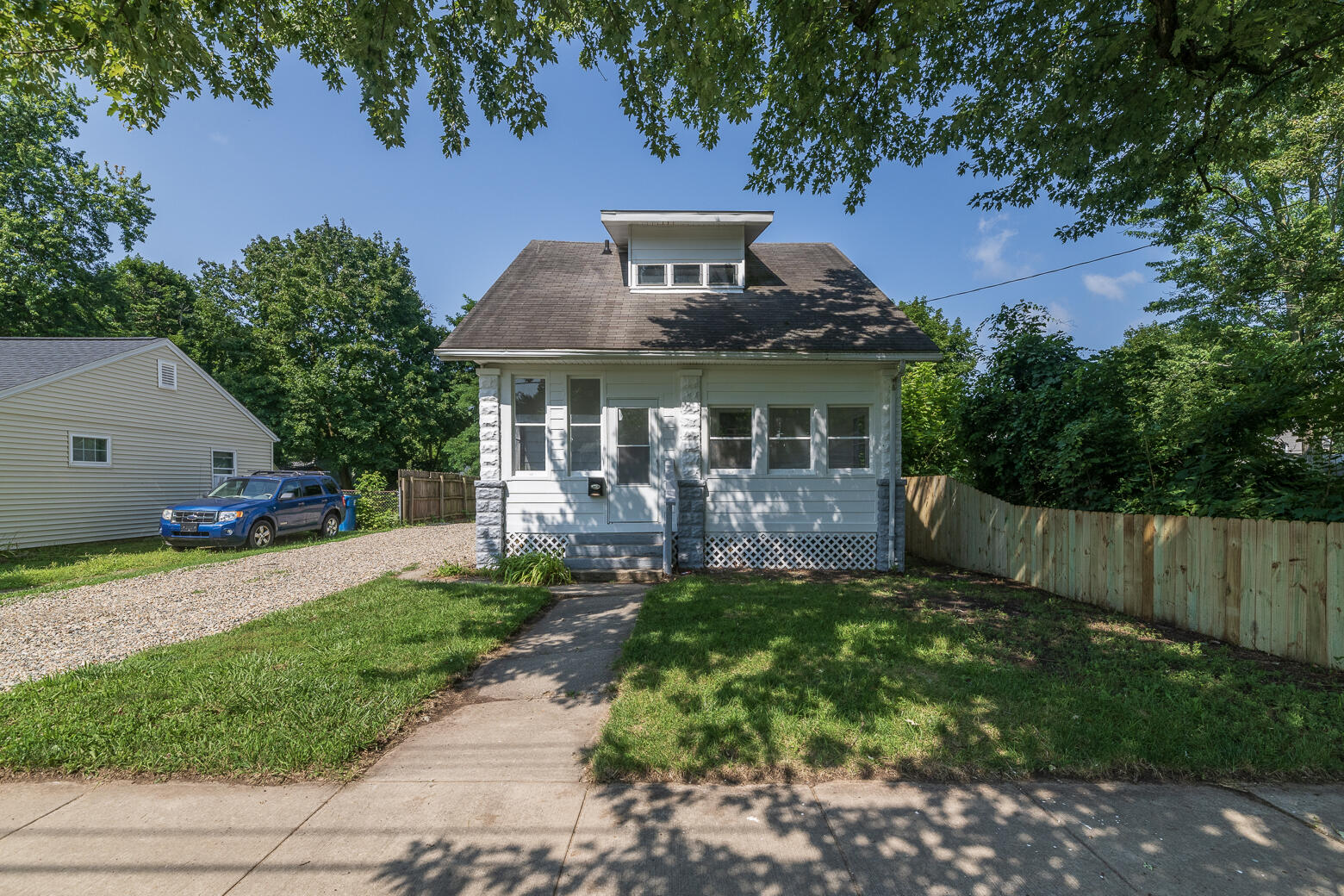 717 Ira Avenue Property Photo