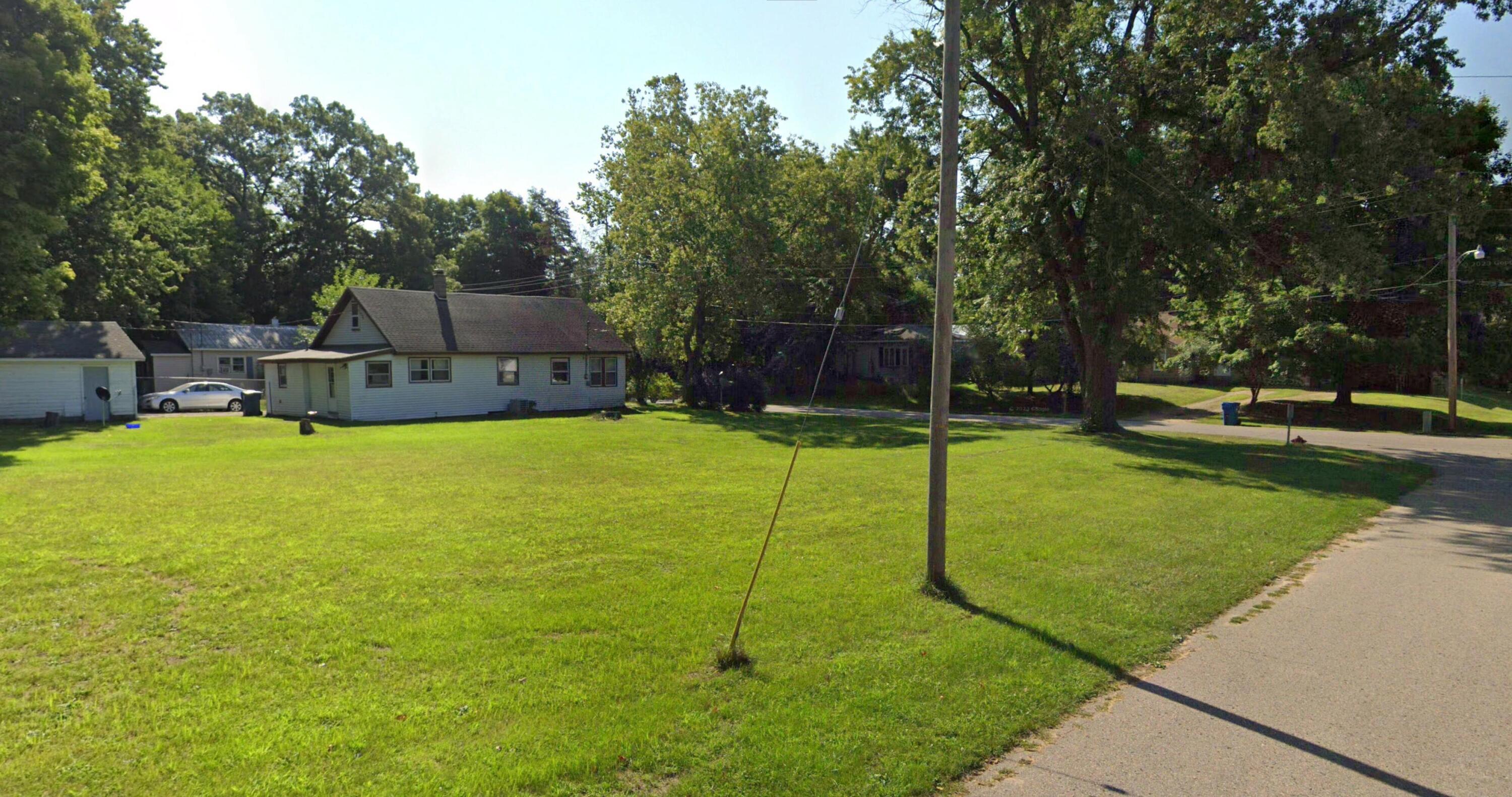 313 S Van Buren Street Property Photo 8