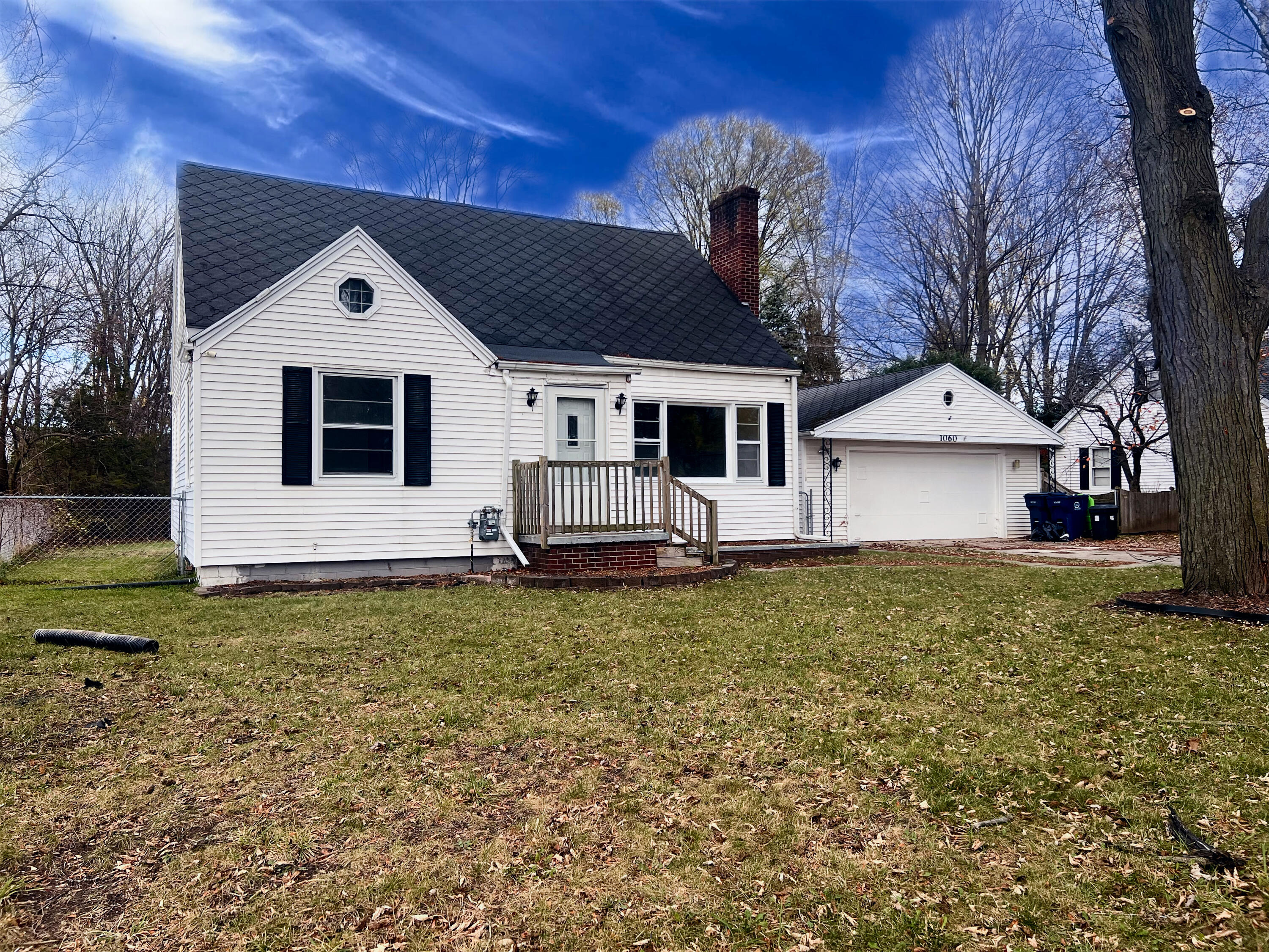 1060 Cross Street Property Photo