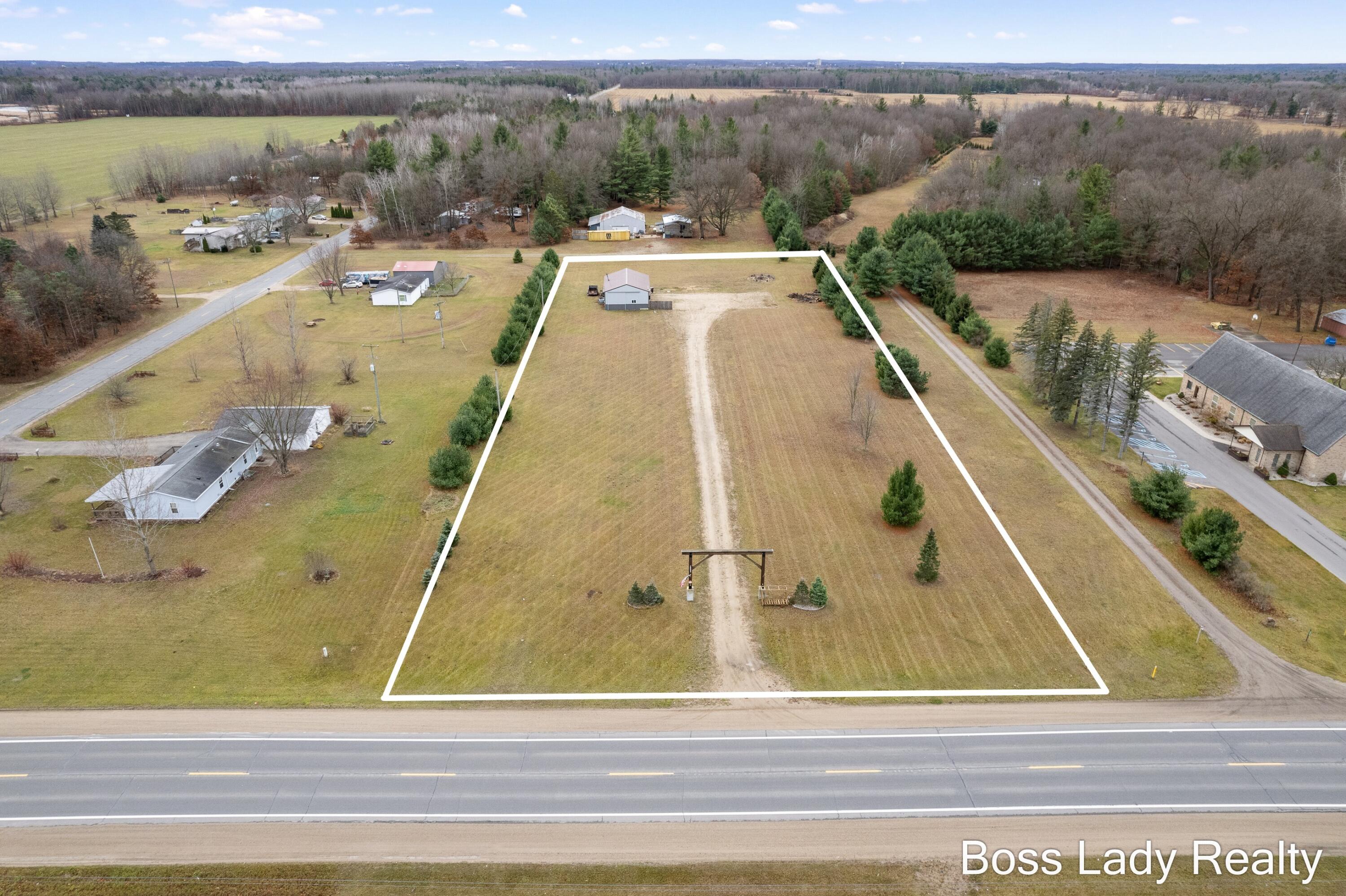 18565 Howard City Edmore Road Property Photo 2