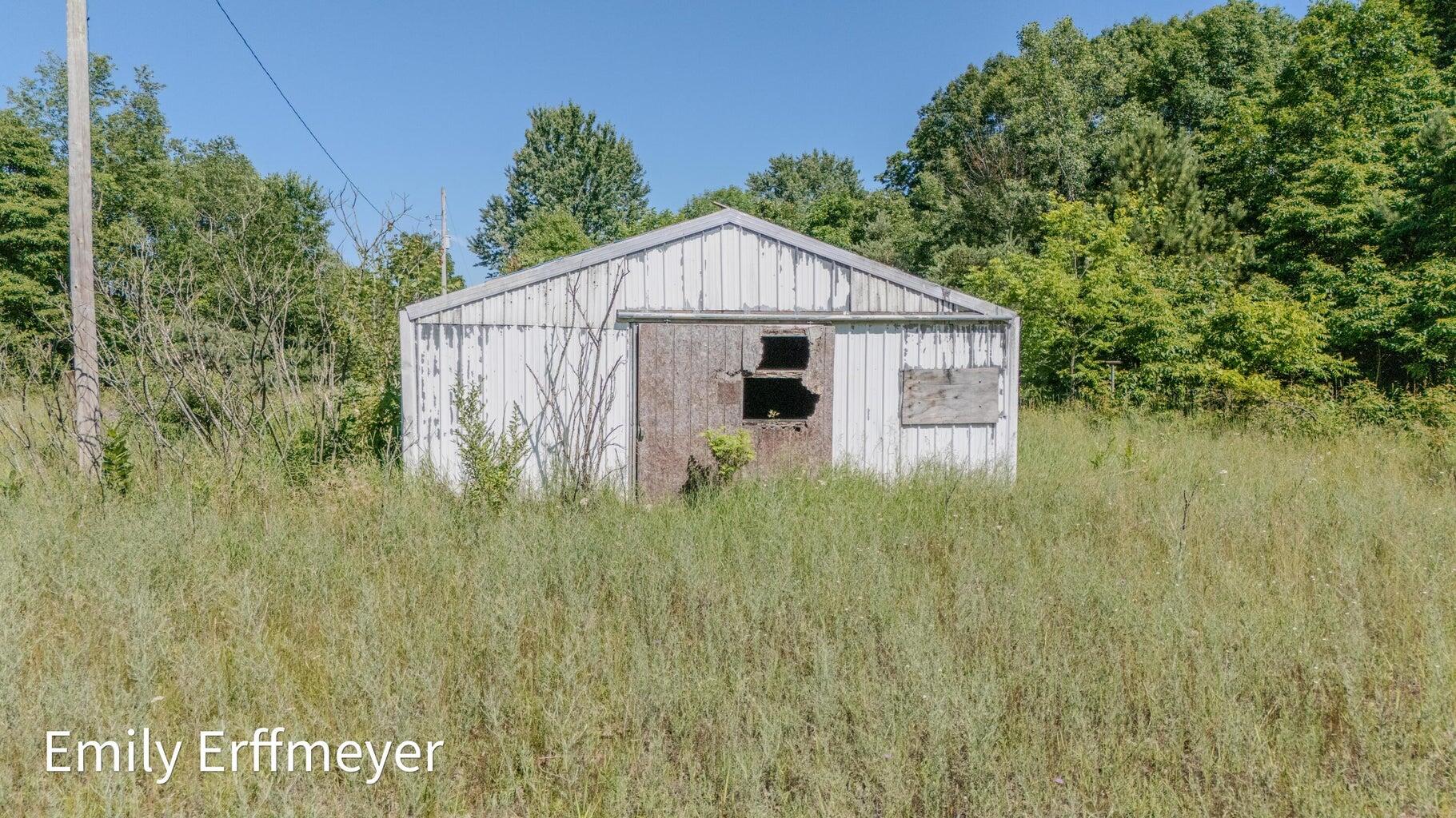 9260 Holton Road Property Photo 5