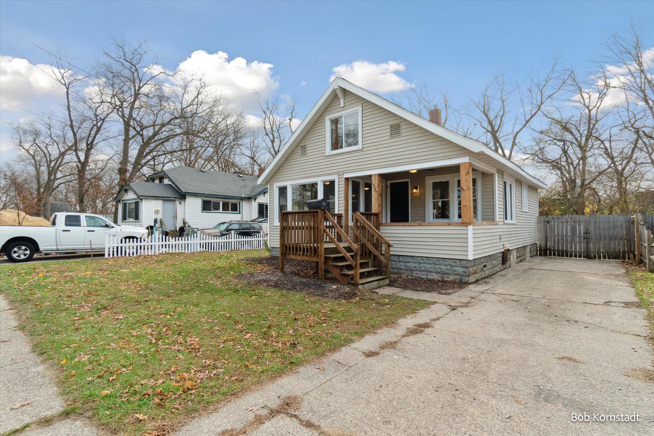1337 Marquette Avenue Property Photo 3