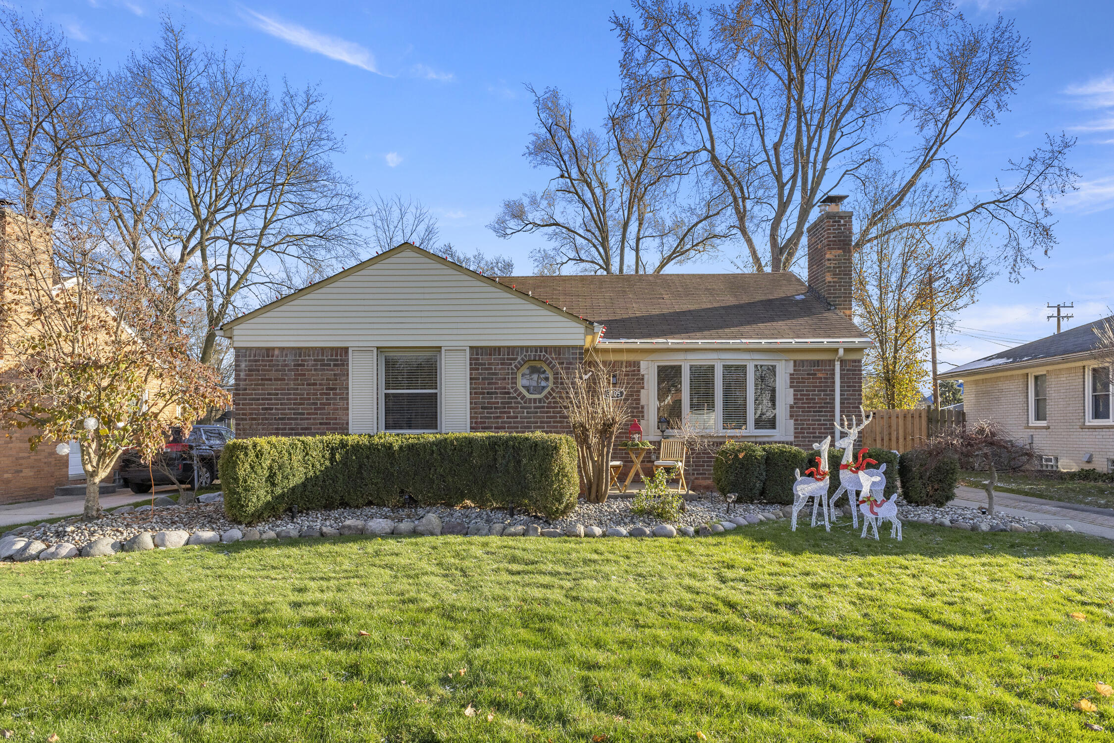 3105 Woodslee Drive Property Photo 2