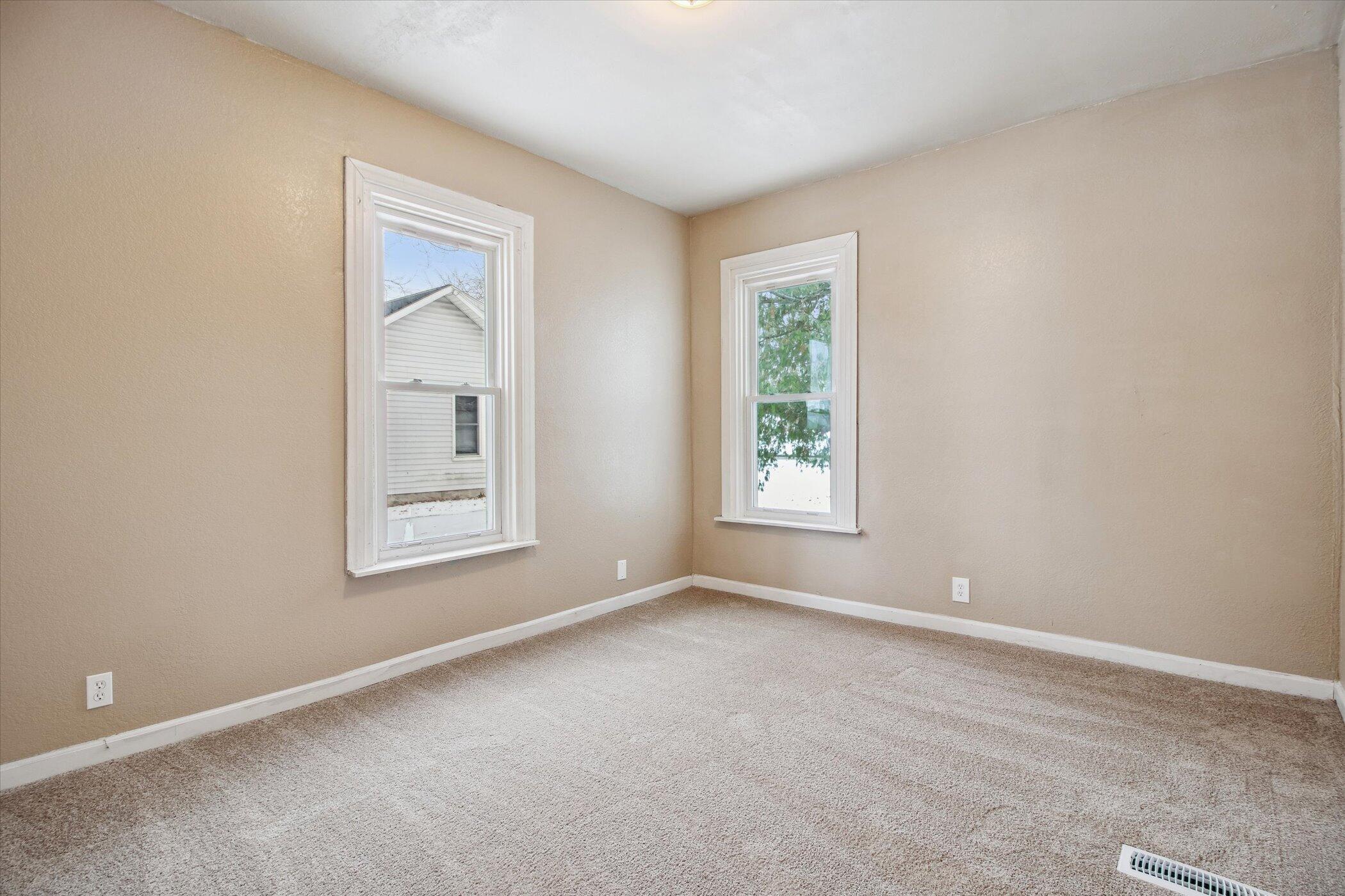 55 W Chicago Street Property Photo 18