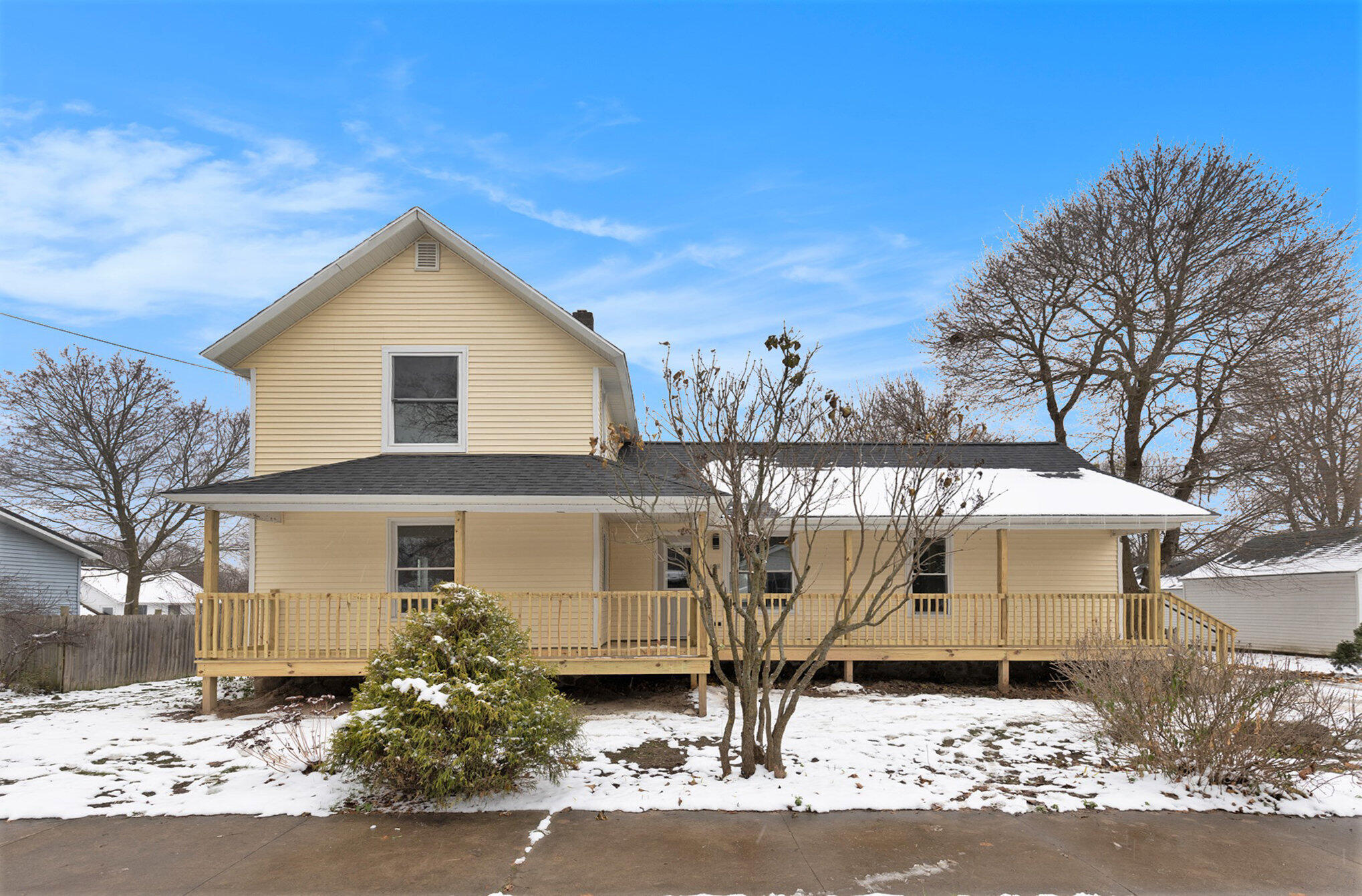 180 W Lincoln Street Property Photo