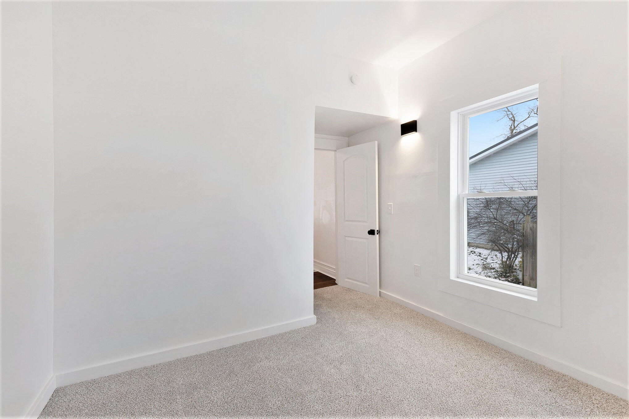 180 W Lincoln Street Property Photo 12