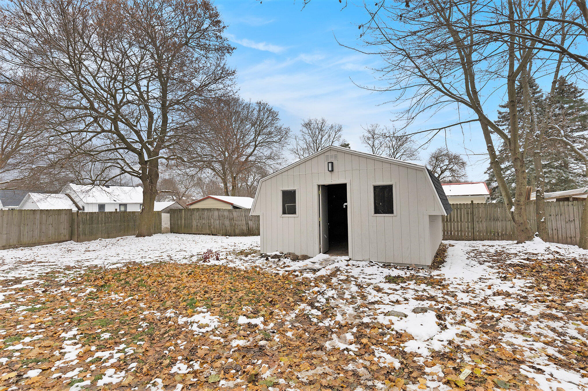180 W Lincoln Street Property Photo 16