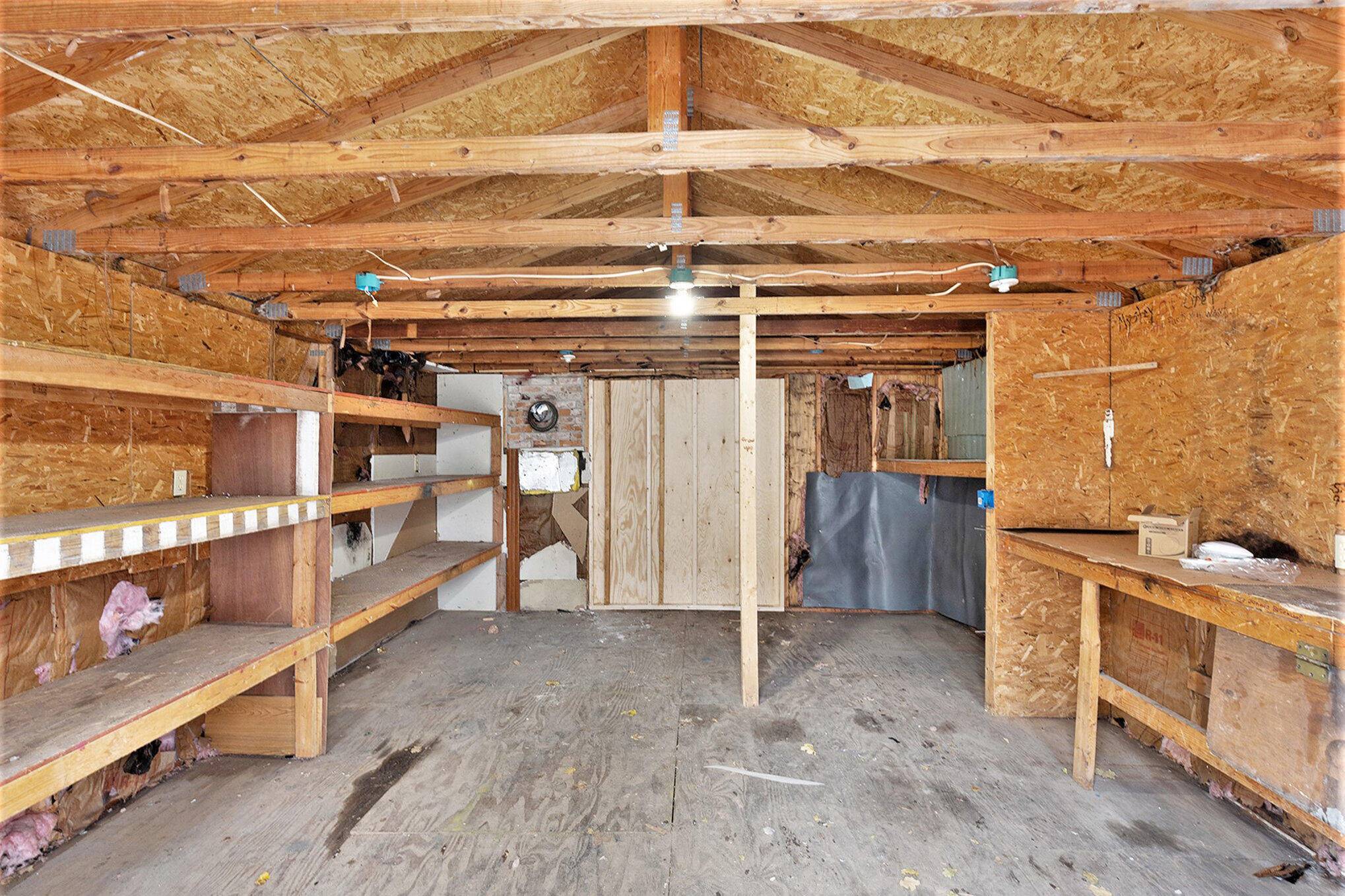 180 W Lincoln Street Property Photo 17