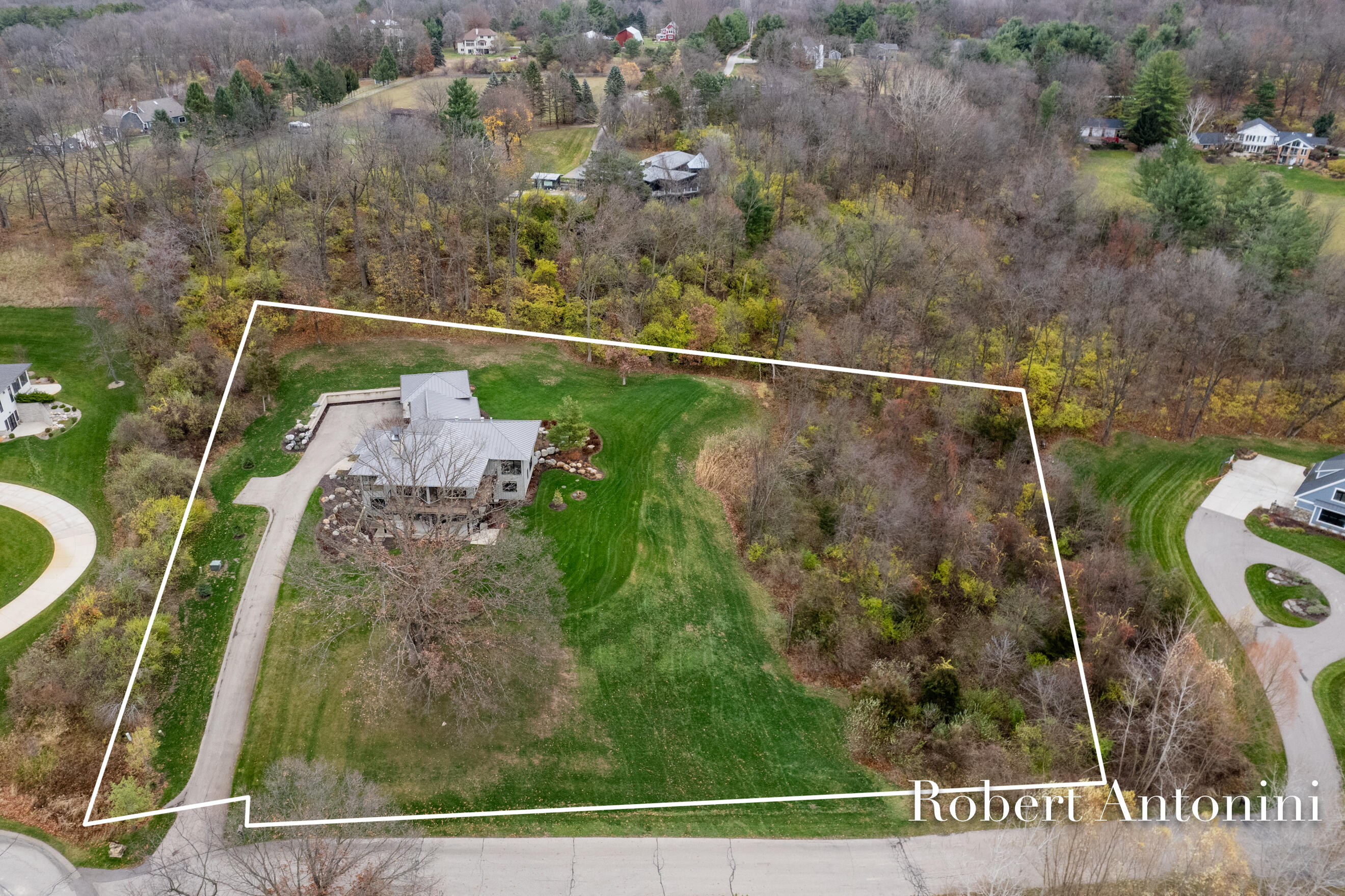 850 Skyevale Drive Ne Property Photo 4